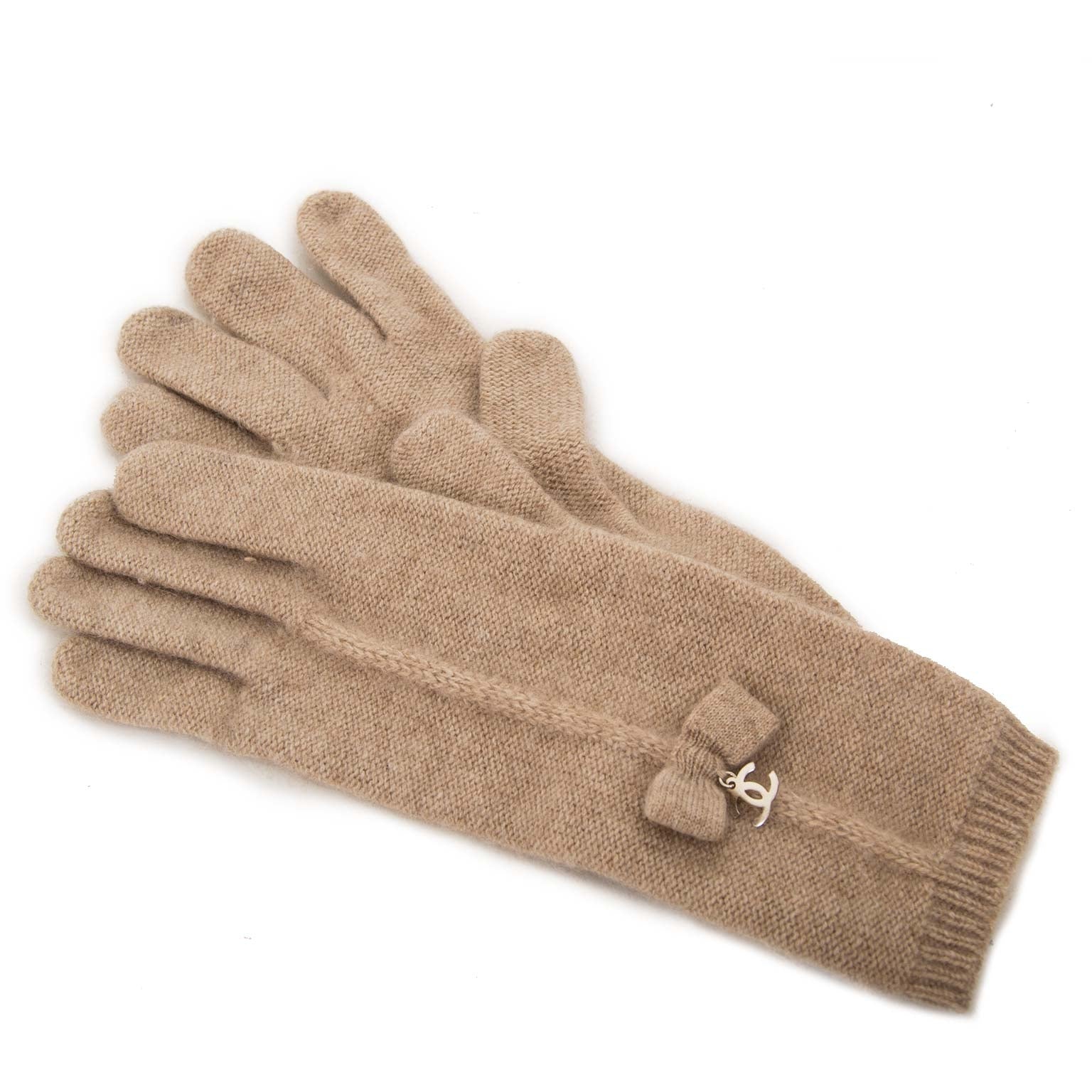 chanel set beige scarf and gloves now for sale at labellov vintage fashion webshop belgium