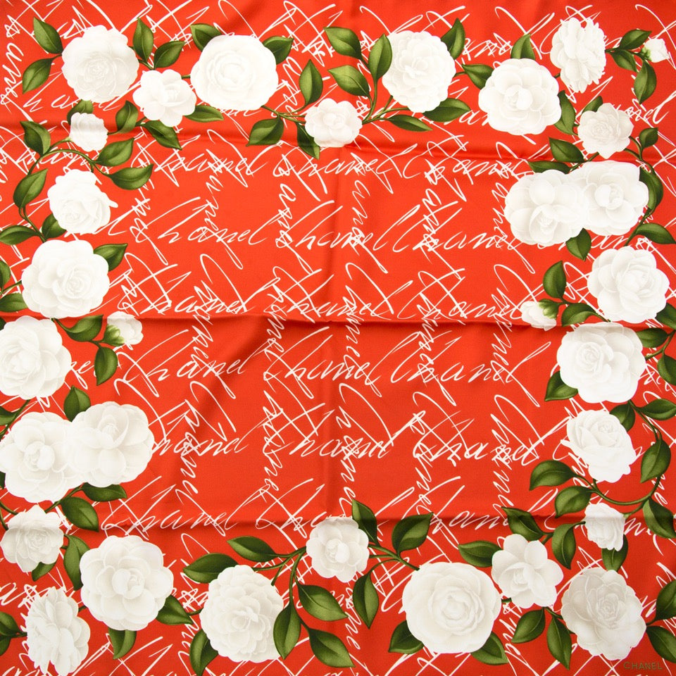 Vintage Chanel scarf for the best price at Labellov webshop. Safe and secure online shopping with 100% authenticity. Vintage Chanel foulard pour le meilleur prix.