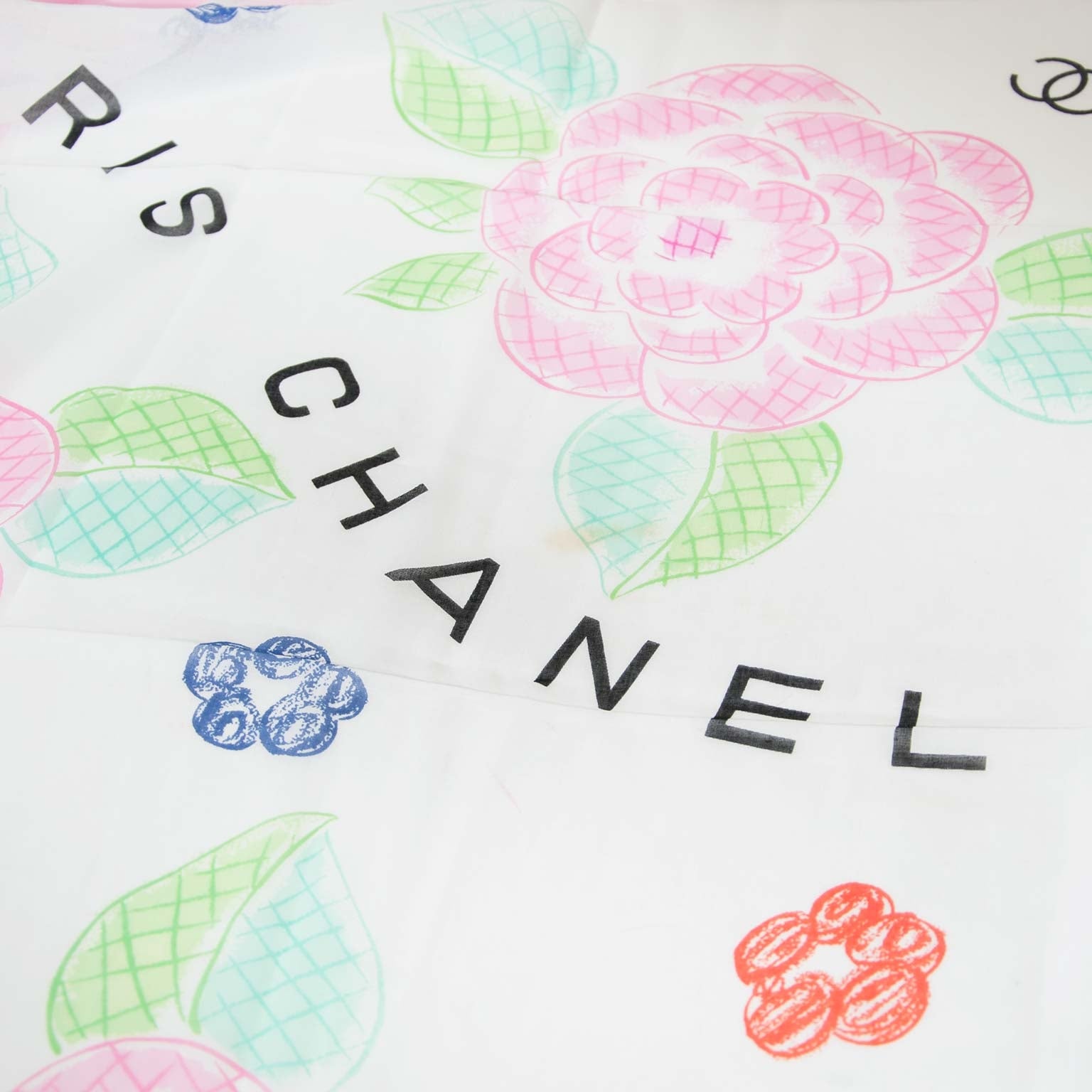 Buy authentic designer Chanel secondhand bags at Labellov at the best price. Safe and secure shopping. Koop tweedehands authentieke Chanel tassen bij designer webwinkel labellov.