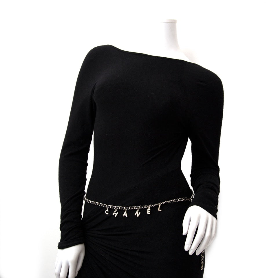 Buy vintage Chanel black belt for the best price at Labellov webshop. Safe and secure online shopping with 100% authenticity. Acheter vintage Chanel noir ceinture pour le meilleur prix.