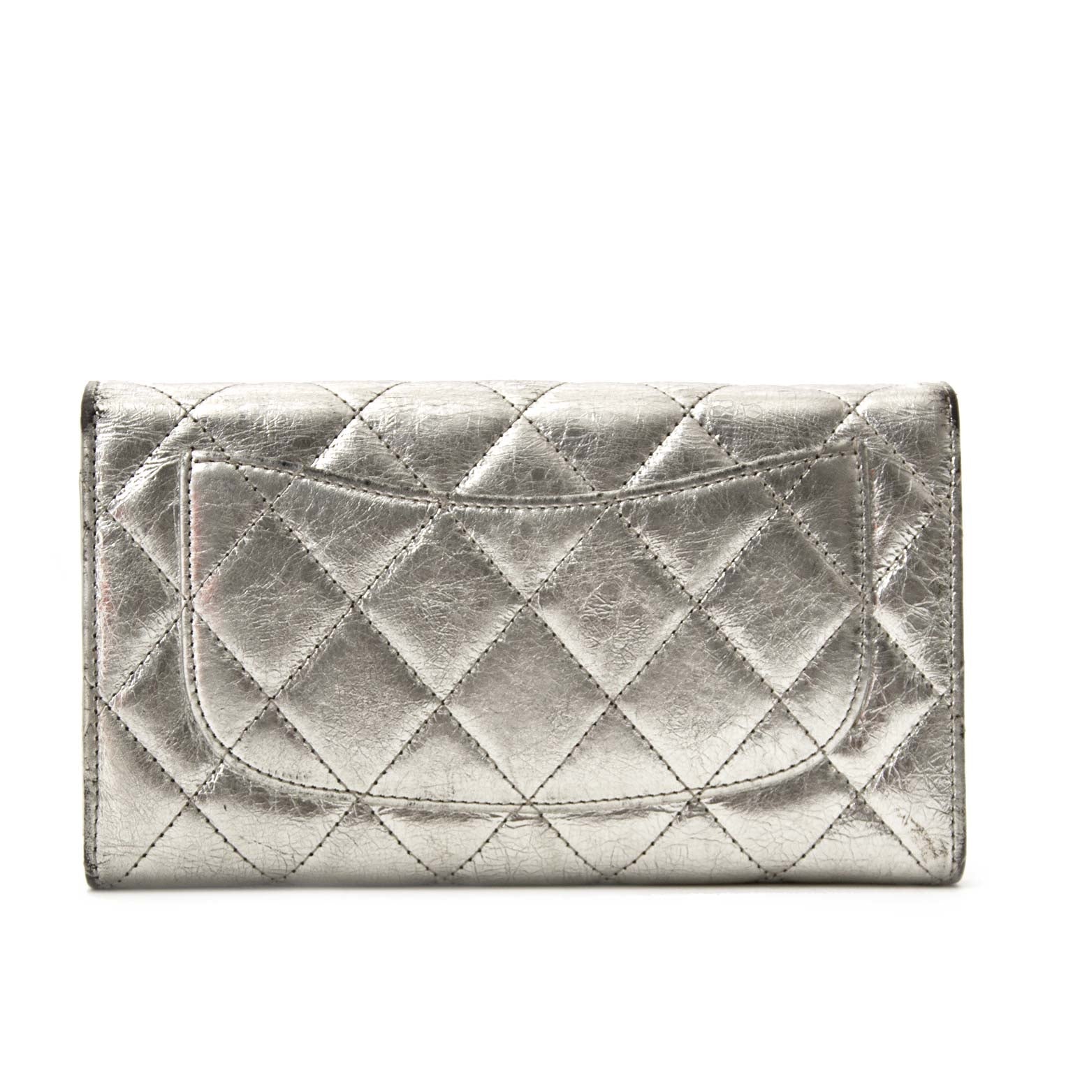 Op zoek naar een portefeuille? Koop en verkoop uw authentieke designer spullen bij Labellov aan de beste prijs