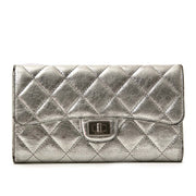Buy your Chanel 2.55 Silver Leather Wallet for the best price at Labellov