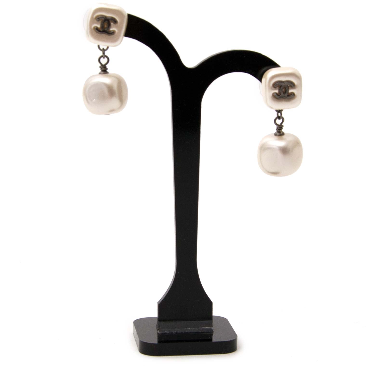 looking for pearl chanel earrings? Now online at labellov.com for the best price