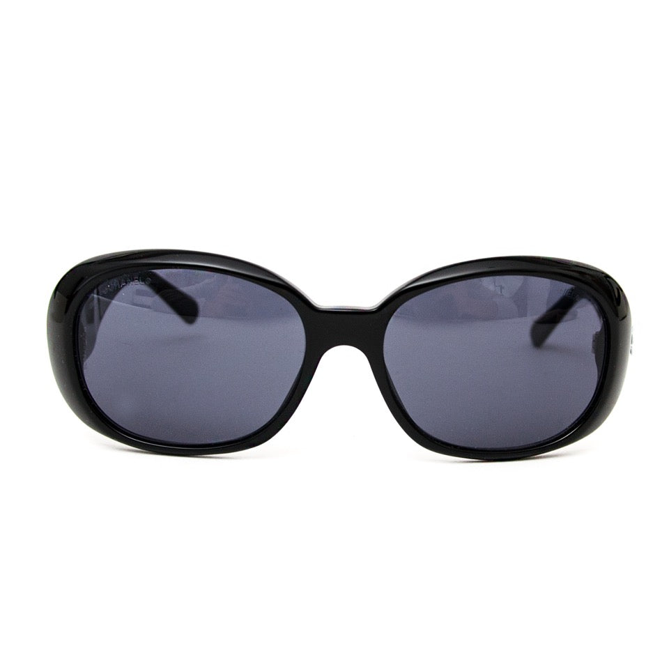 koop online aan de beste prijs net als nieuw Chanel Black Sunglasses White Flowers