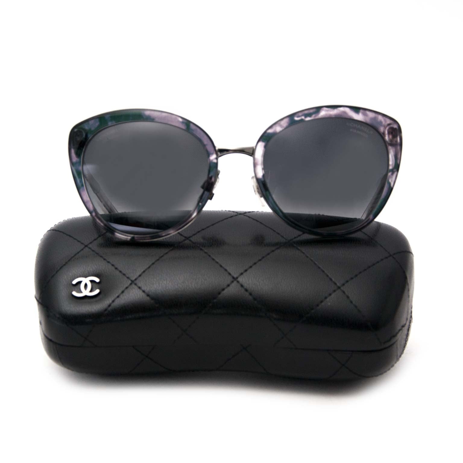 Chanel Butterfly Summer Polarized Sunglasses Buy authentic designer Chanel secondhand sunglasses at Labellov at the best price. Safe and secure shopping. Koop tweedehands authentieke Chanel zonnebrillen bij designer webwinkel labellov.
