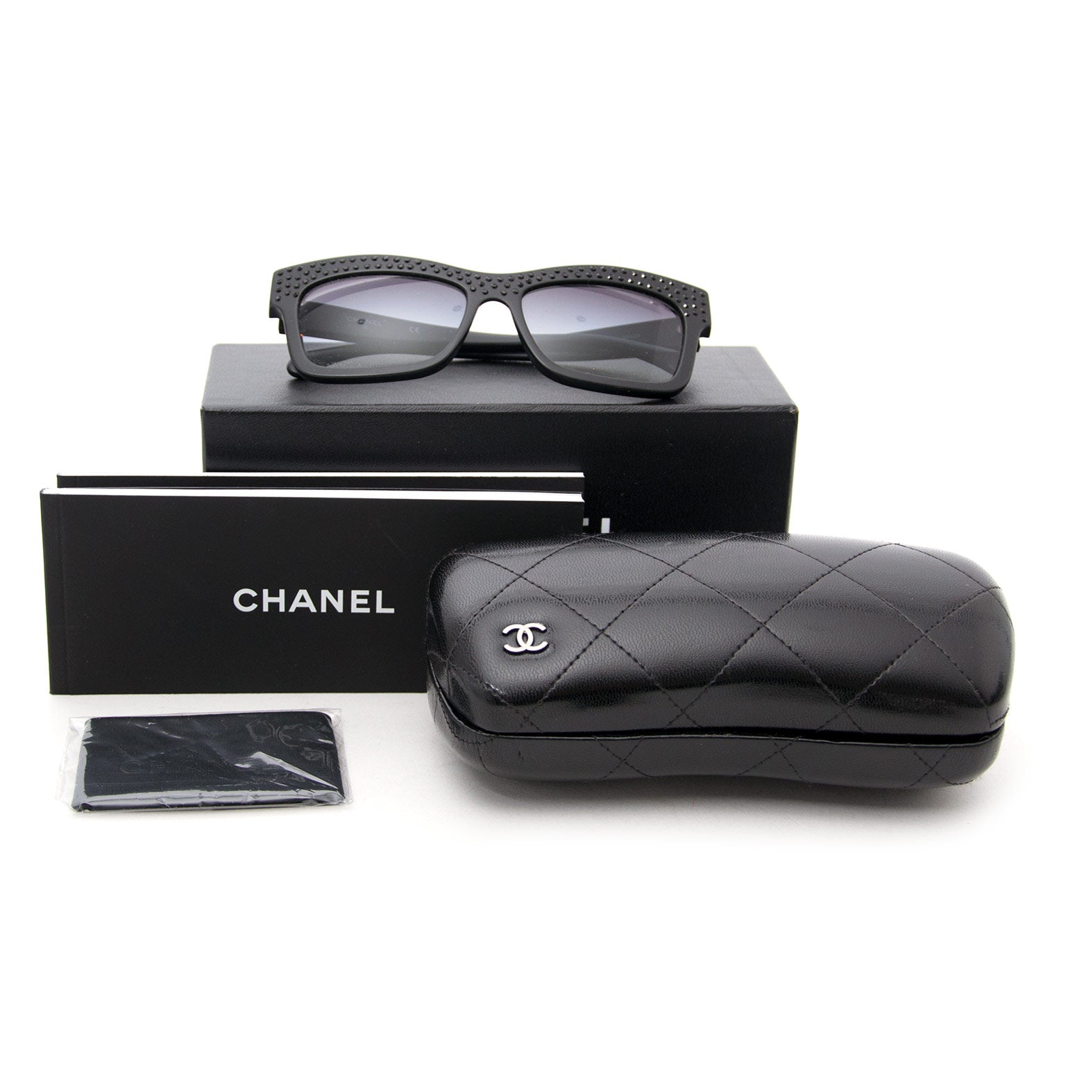 acheter en ligne pour le meilleur prix Chanel Matte Black Wayfarer Sunglasses