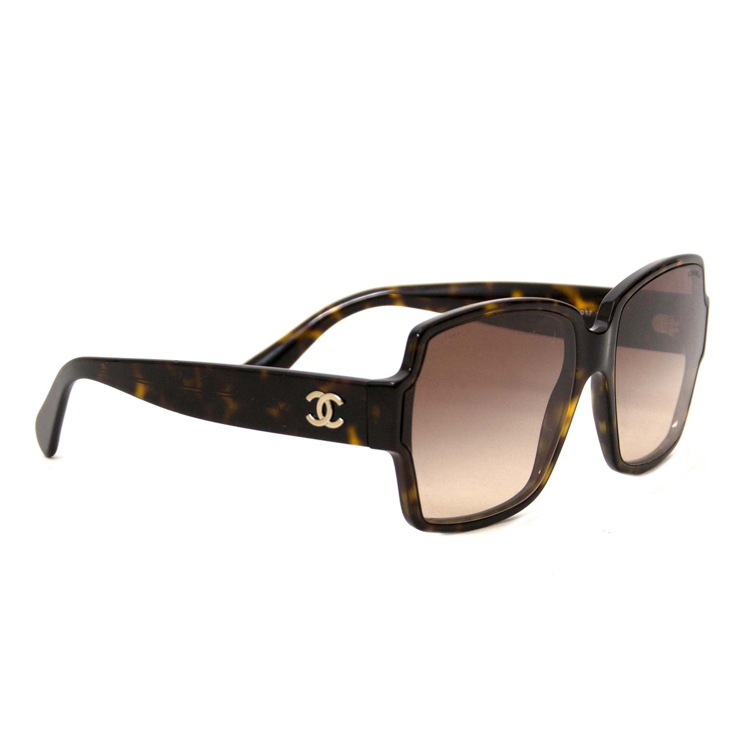 Chanel Brown Tortoise Square Sunglasses te koop bij Labellov