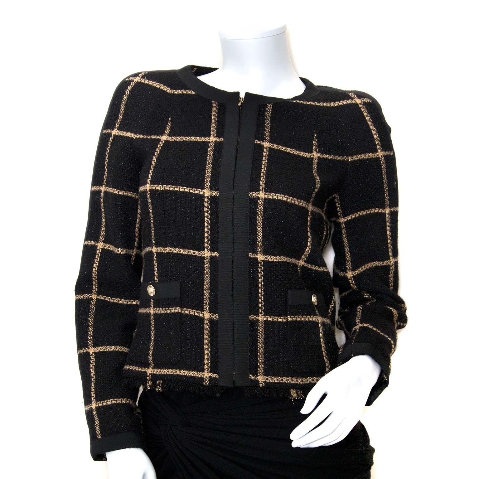 koop Chanel Black & Gold Bouclé Wool Vest - size FR38 bij labellov aan de beste prijs