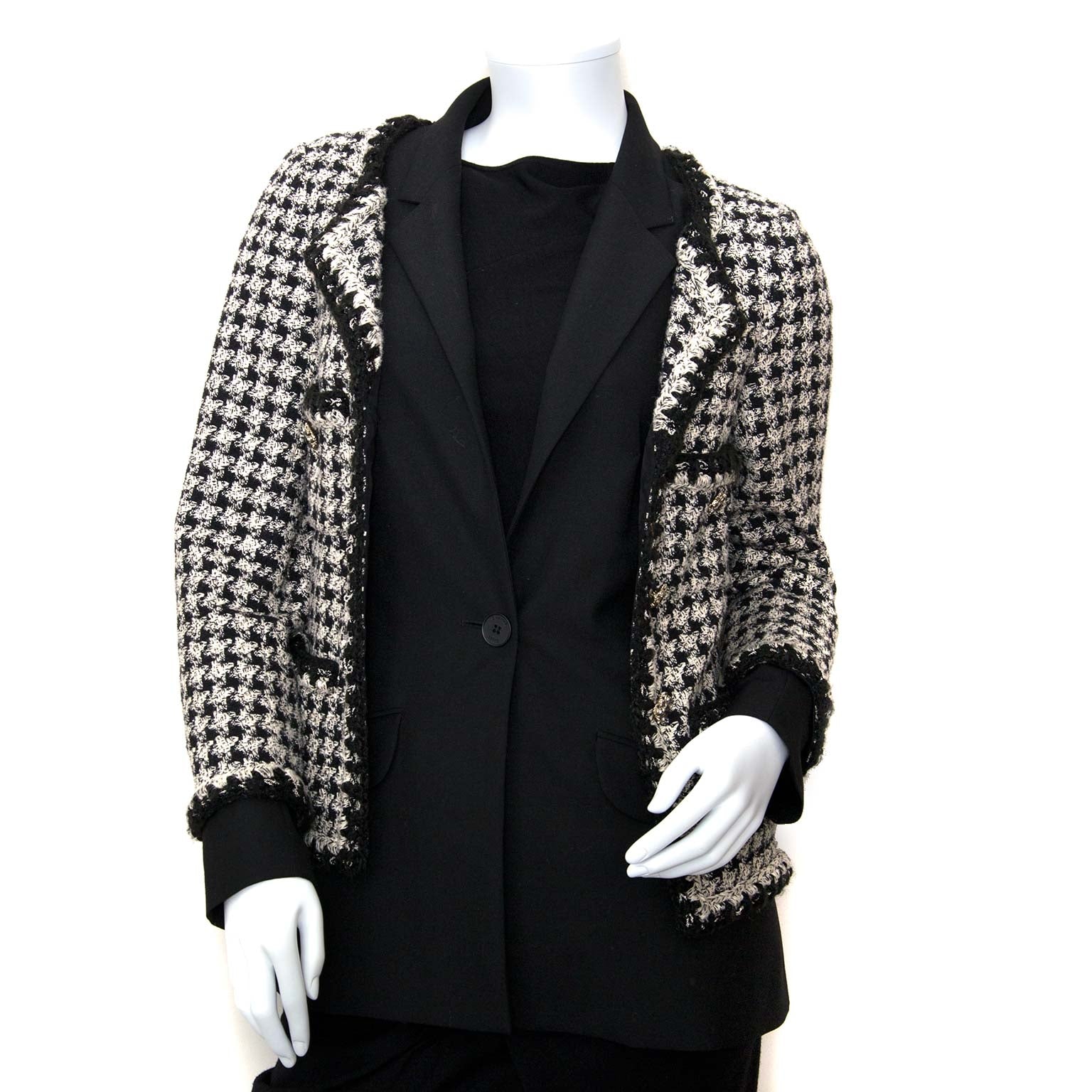 tweedehands Chanel Trompe L'Oeil Tweed Blazer Jacket - size FR38 te koop bij labellov