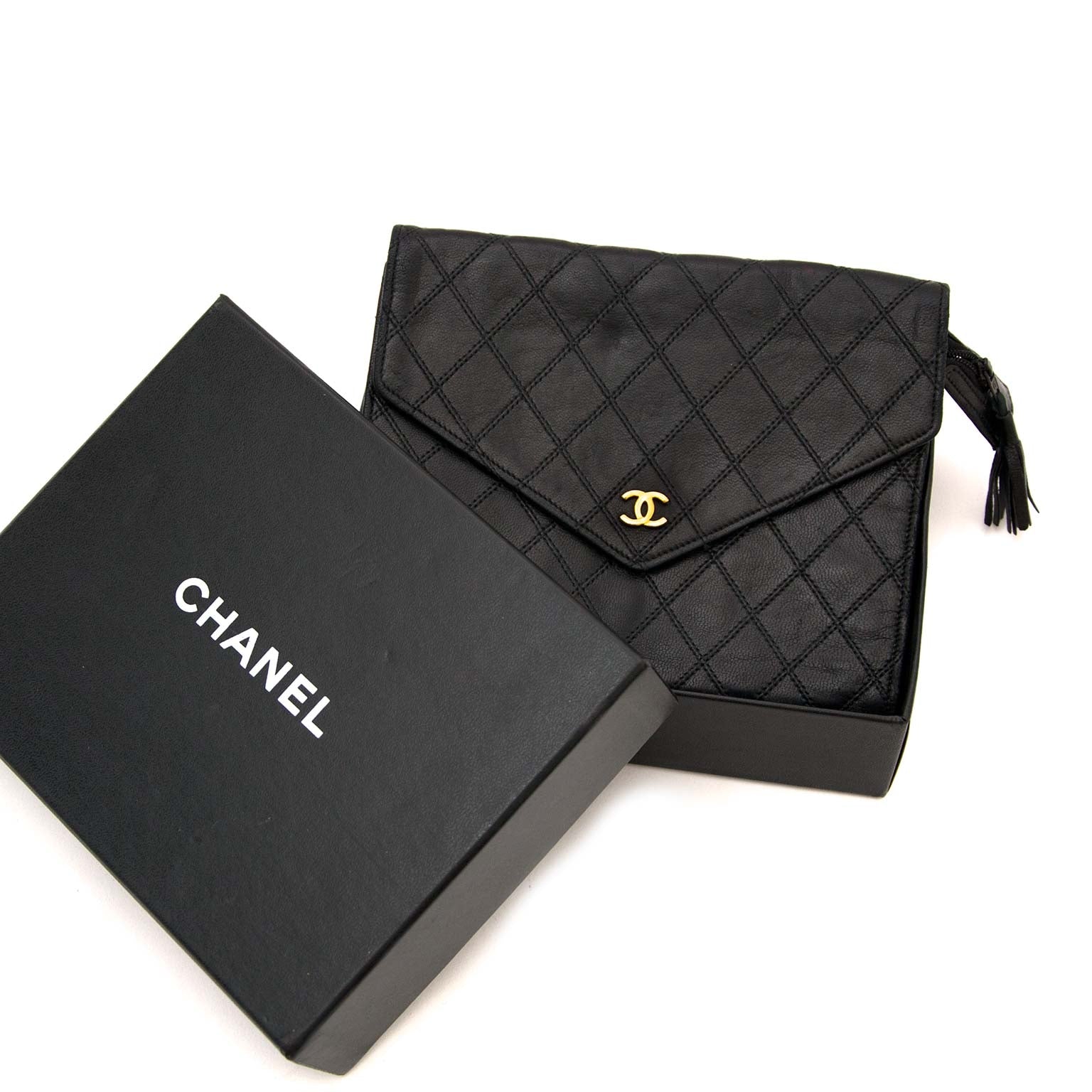 buy Chanel Black Vintage Lambskin Pochette/Wallet at labellov