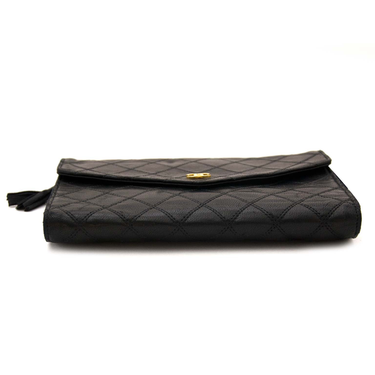 tweedehands Chanel Black Vintage Lambskin Pochette/Wallet bij labellov
