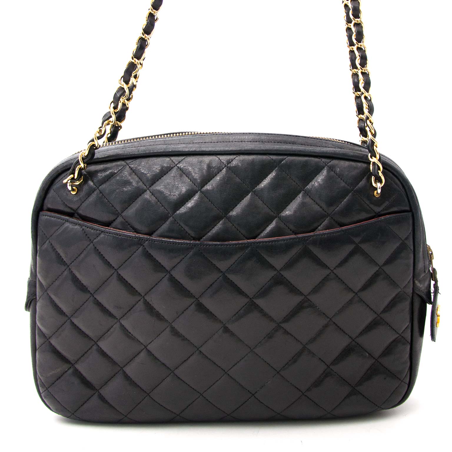 koop nu bij labellov.com tegen de beste prijs een chanel zwarte vintage lederen handtas.