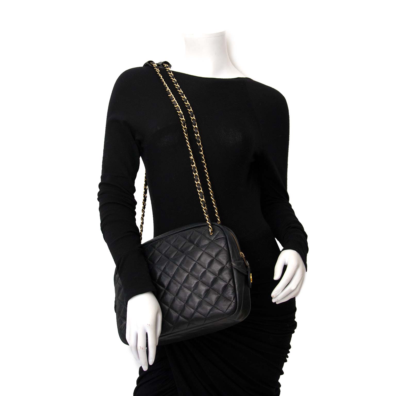 looking for a chanel black quilted leather tote shoulder bag? now online at labellov.com 100% authentic