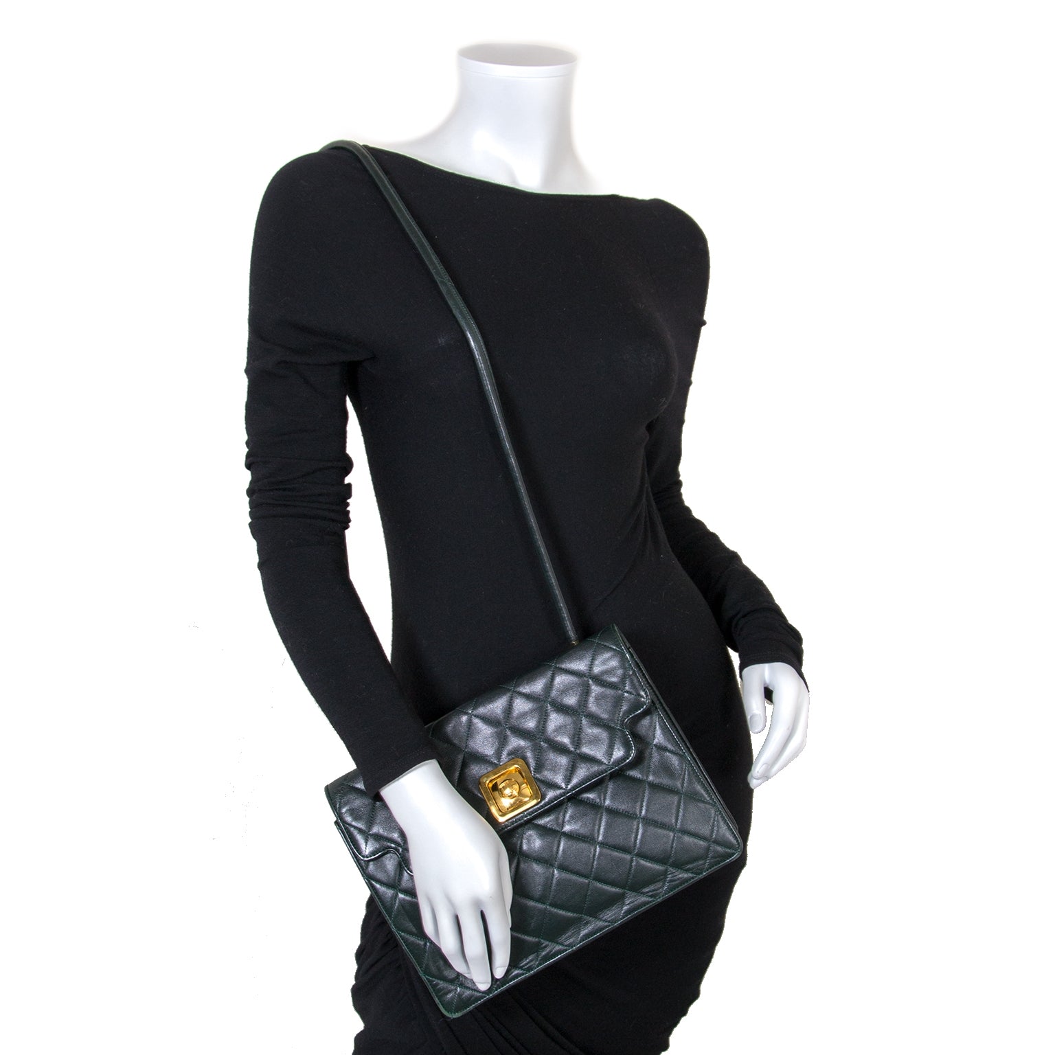 Koop en verkoop uw authentieke Chanel Dark Green Vintage Shoulder Bag
