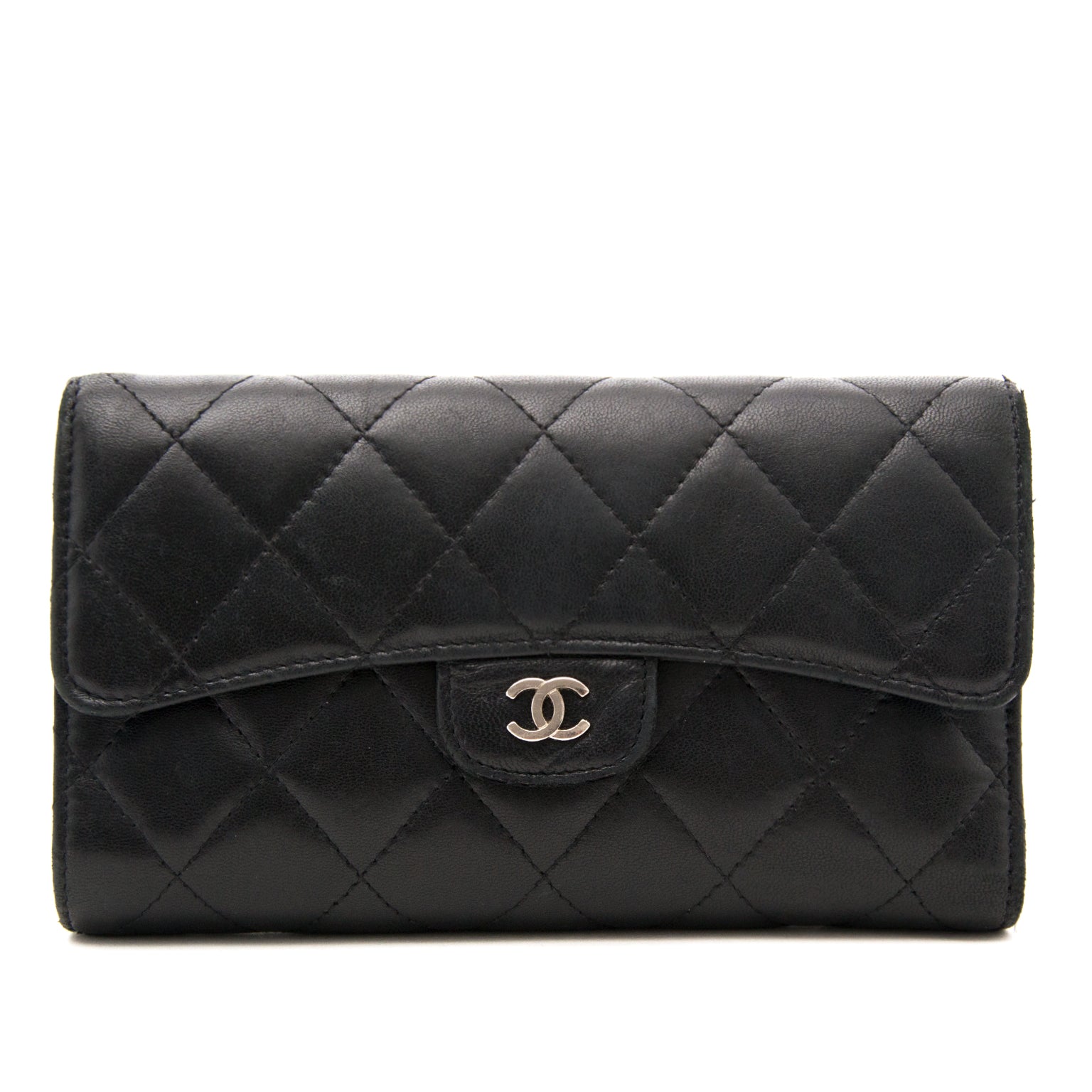 Buy Chanel Black Quilted Classic Long CC Logo Lambskin Wallet at the right price at LabelLOV vintage webshop. Luxe, vintage, fashion. Safe and secure online shopping. Antwerp, Belgium.