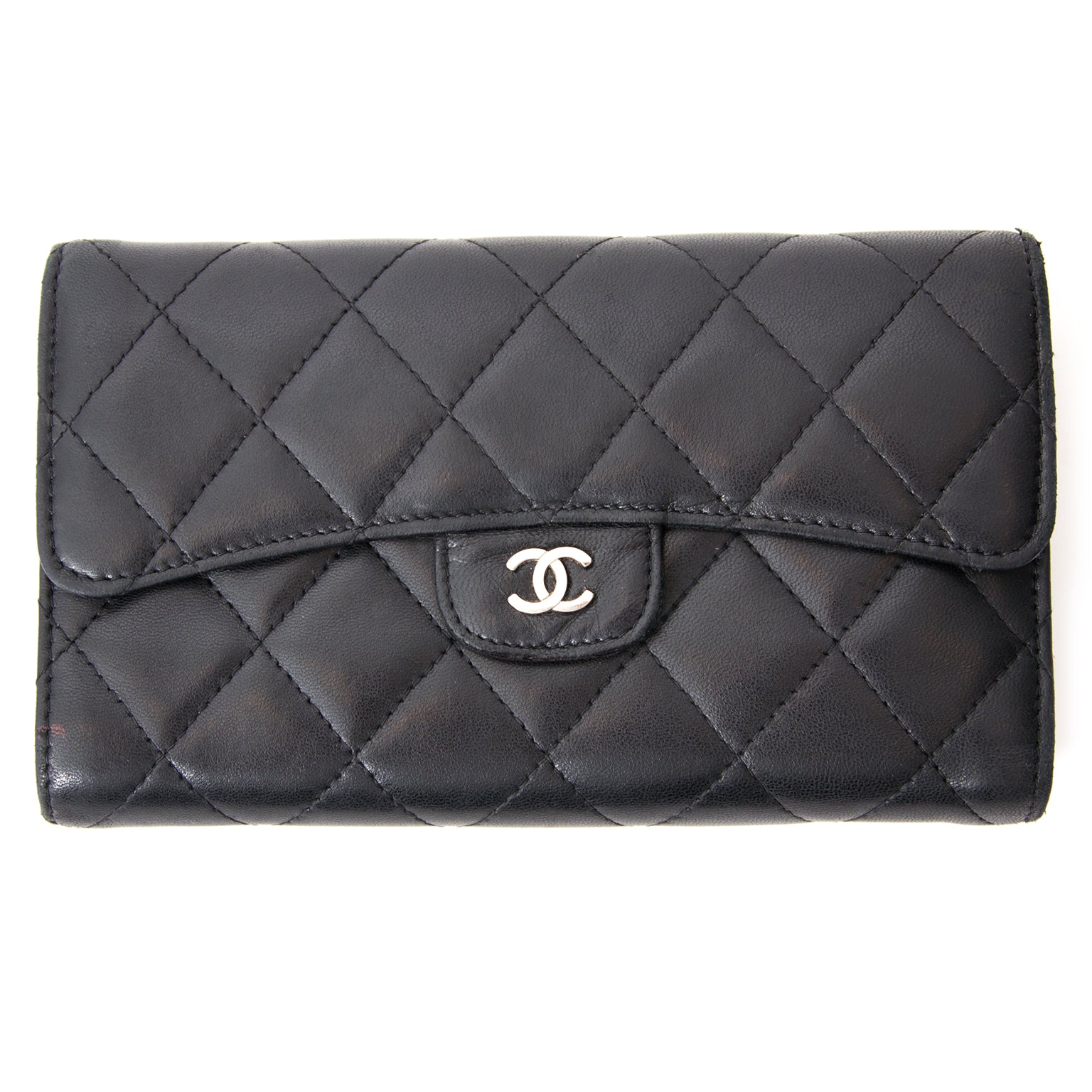 Authentieke Chanel wallet voor de juiste prijs bij LabelLOV vintage webshop. Veilig online winkelen. Luxe, vintage, mode. Antwerpen, België.