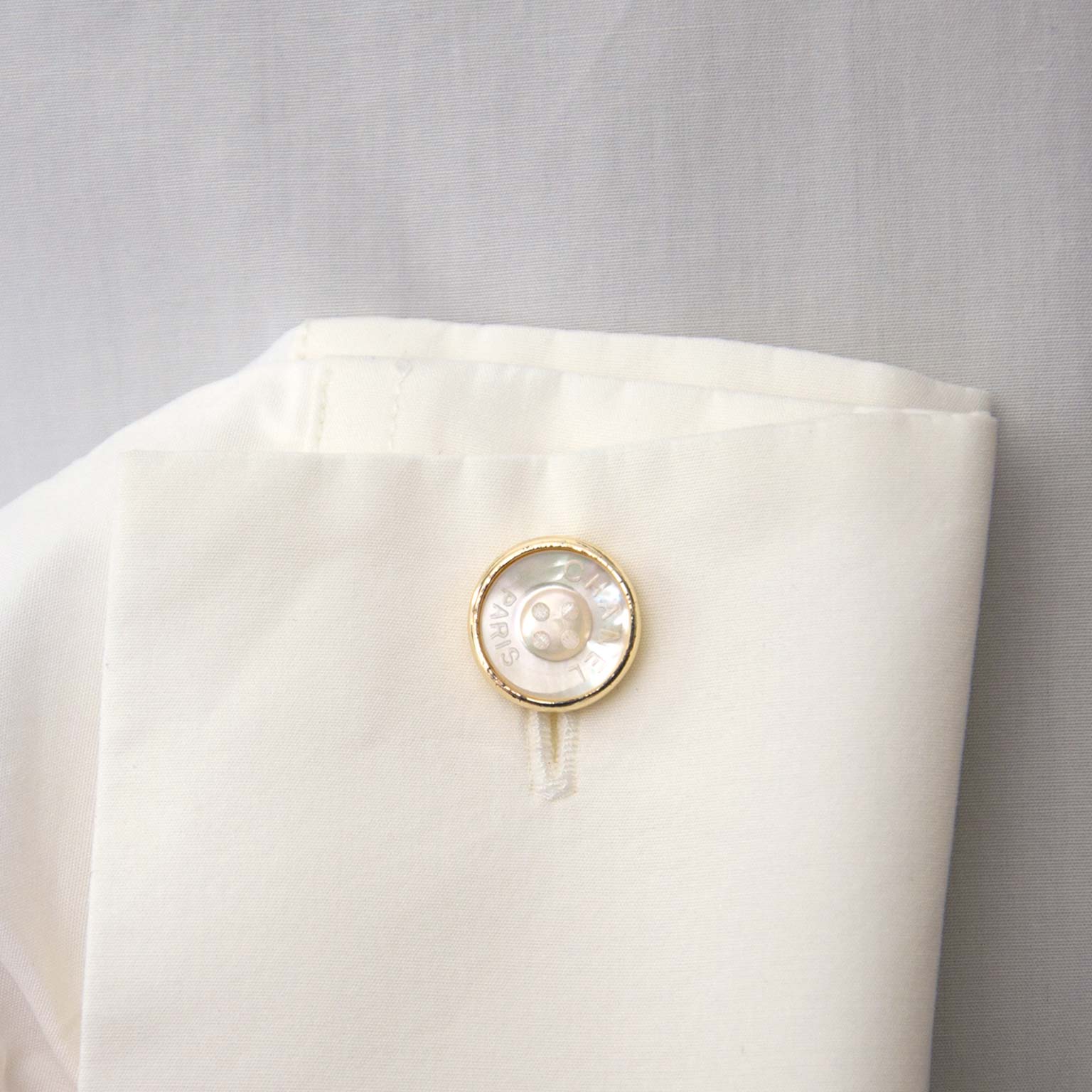 Koop en verkoop uw authentieke Chanel White Cotton Blouse