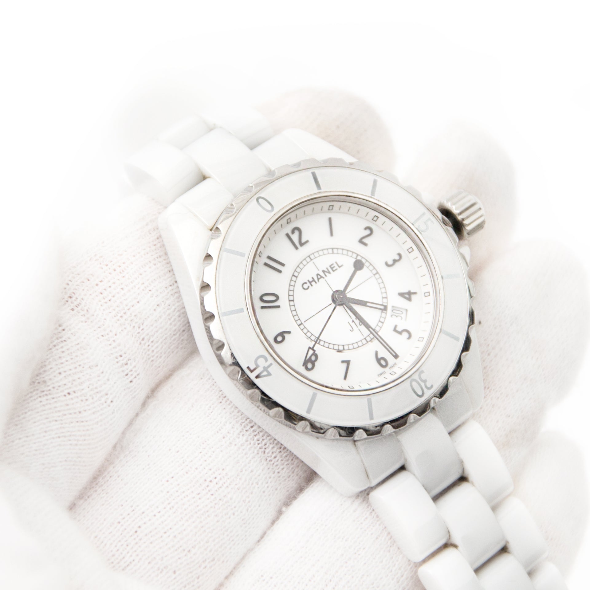 buy safe and secure online at labellov.com for the best price 100% authentic chanel watch made out of caramic