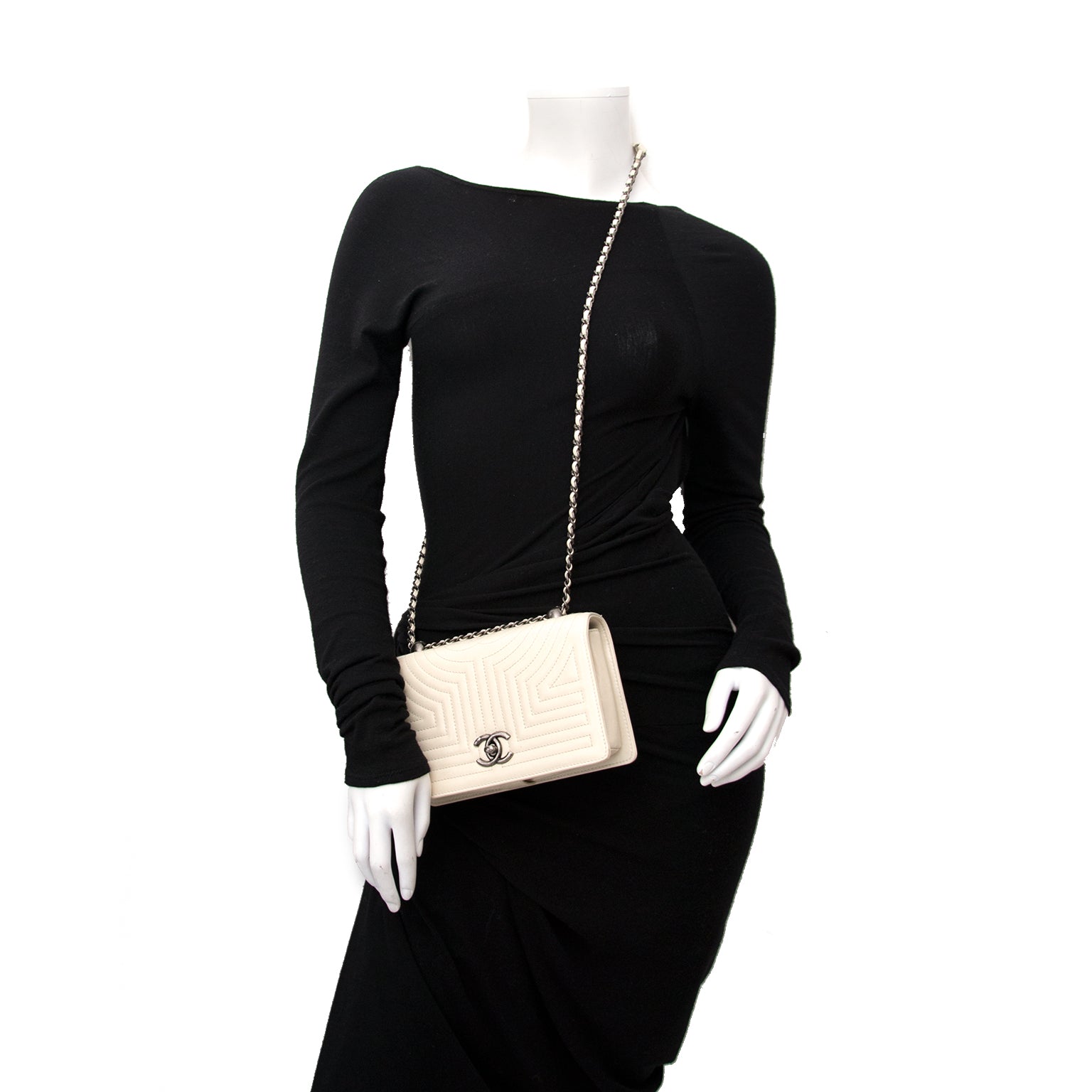 Buy and sell your preloved designer bags for the best rates online at Labellov luxury