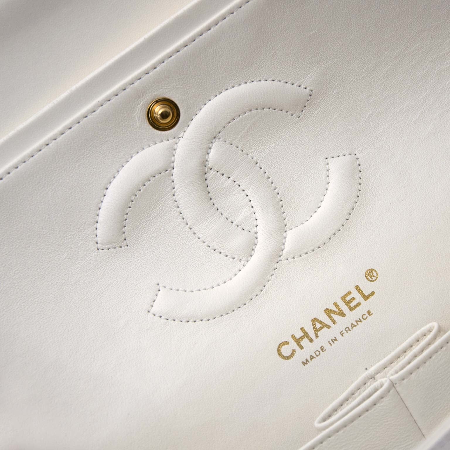 acheter en ligne pour le meilleur prix Chanel White Lambskin Medium Classic Double Flap Bag