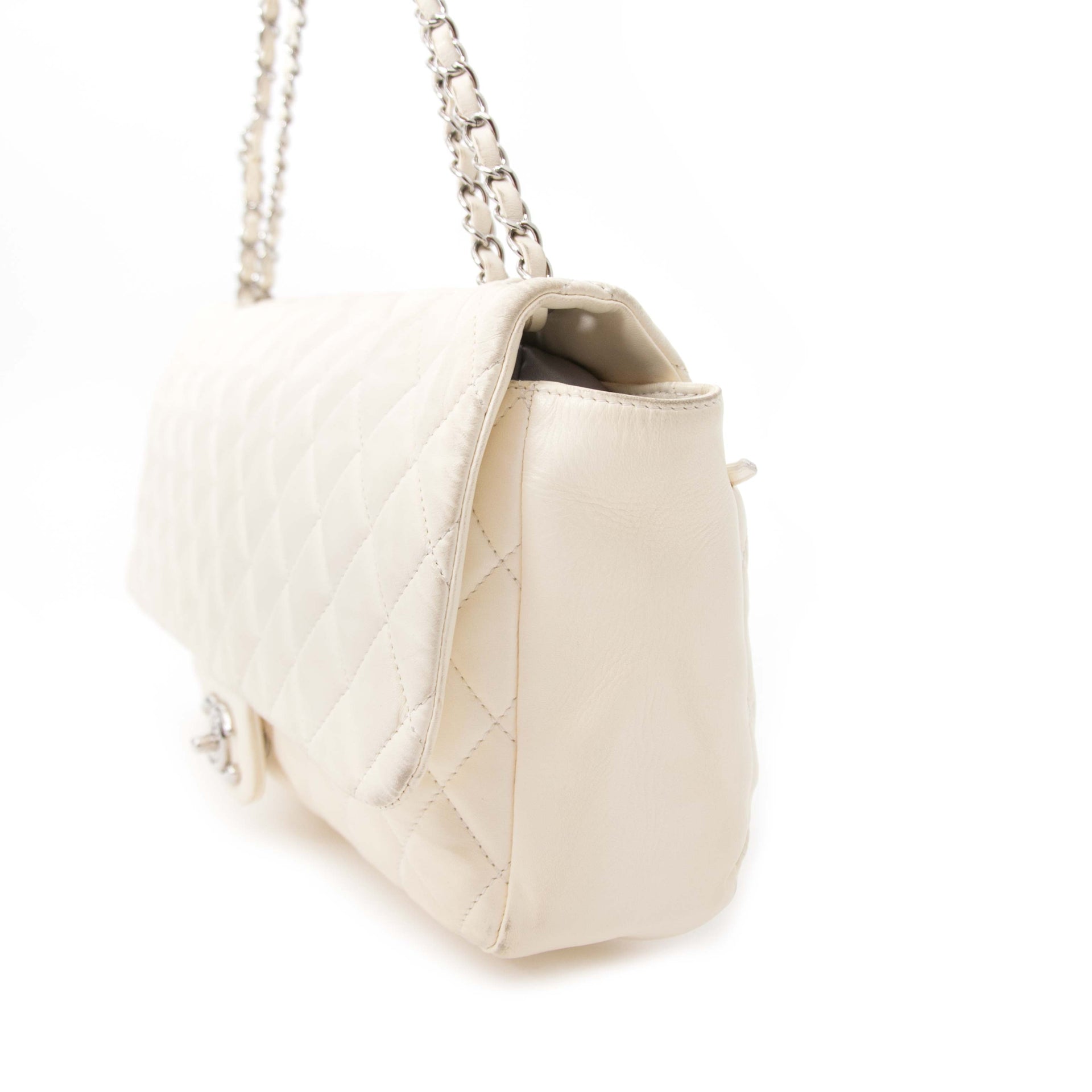 Sac à main d'occasion Chanel blanc chez Labellov