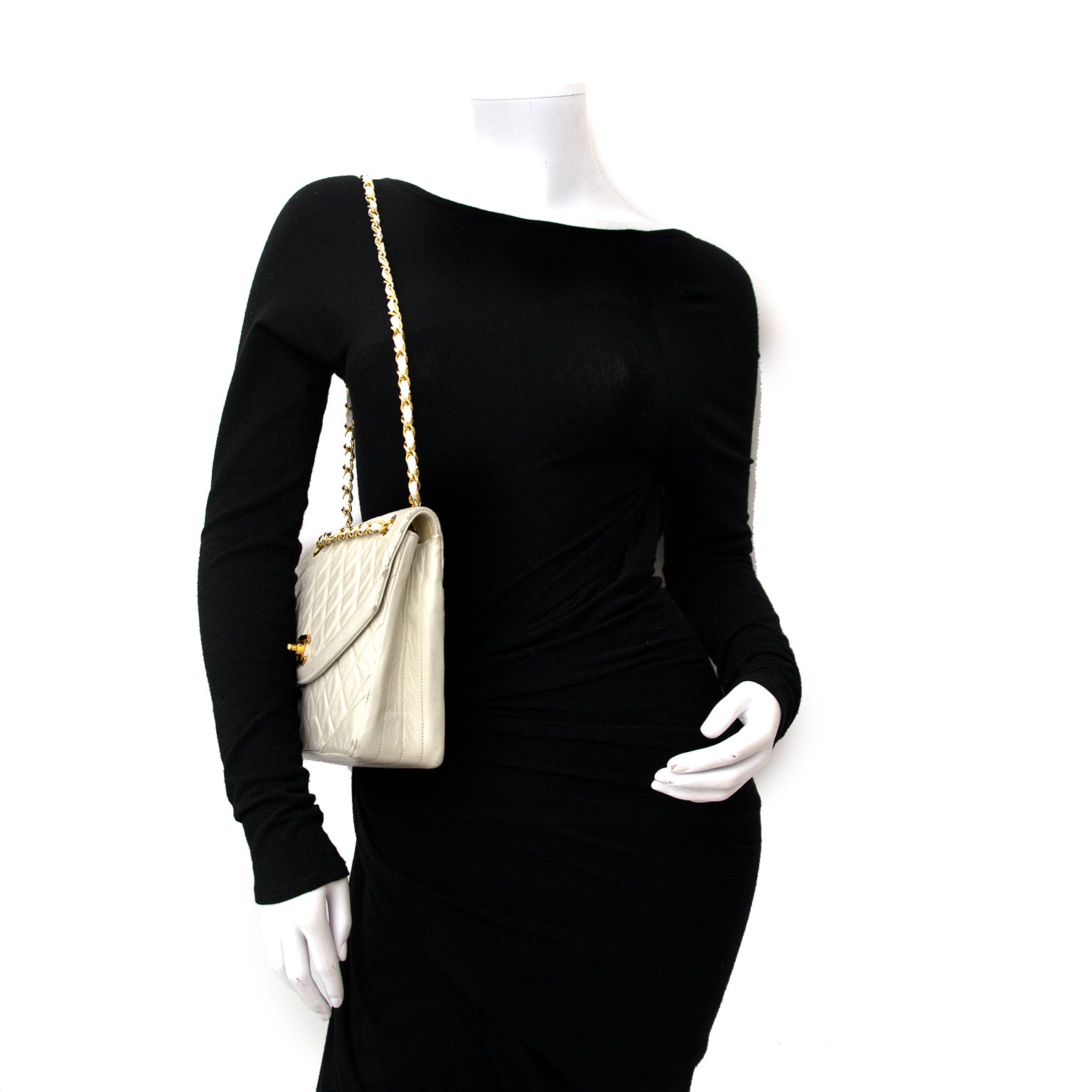 Buy an authentic secondhand Chanel White Vintage Flapbag