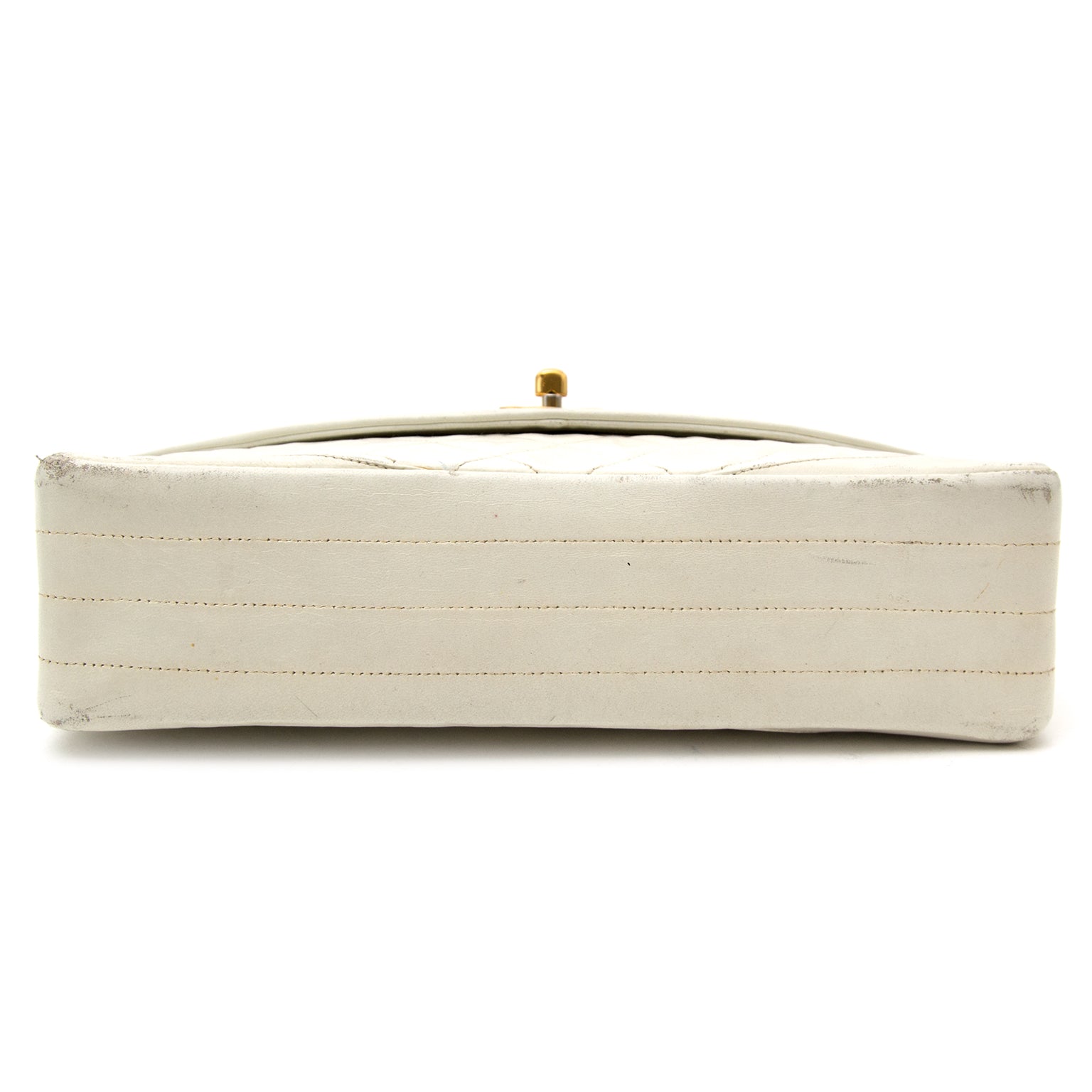 Koop deze authentieke Chanel Wit Vintage Flapbag aan de juiste prijs