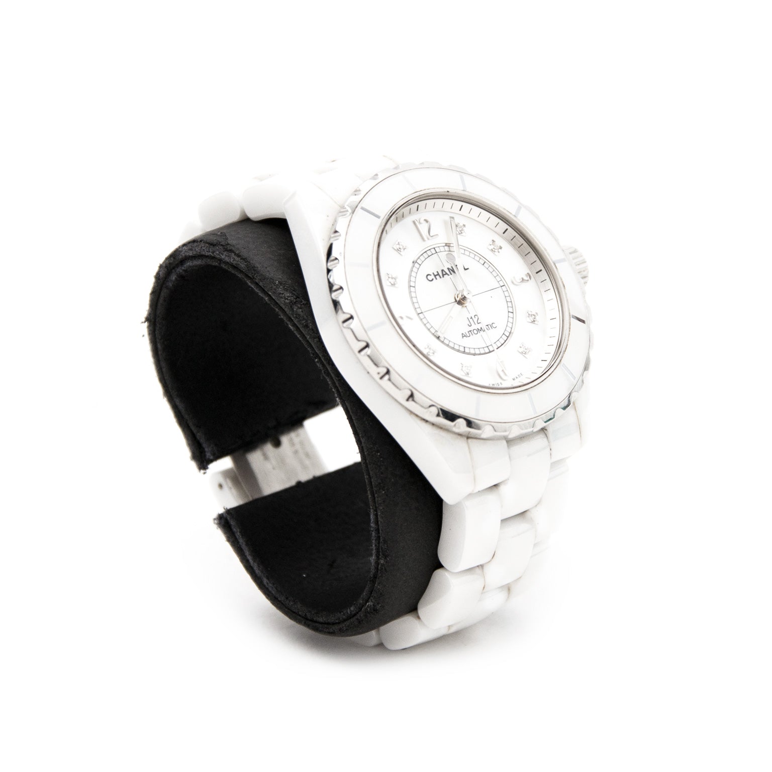 Buy safe and secure online at labellov.com for the best price Chanel White Watch ceramic