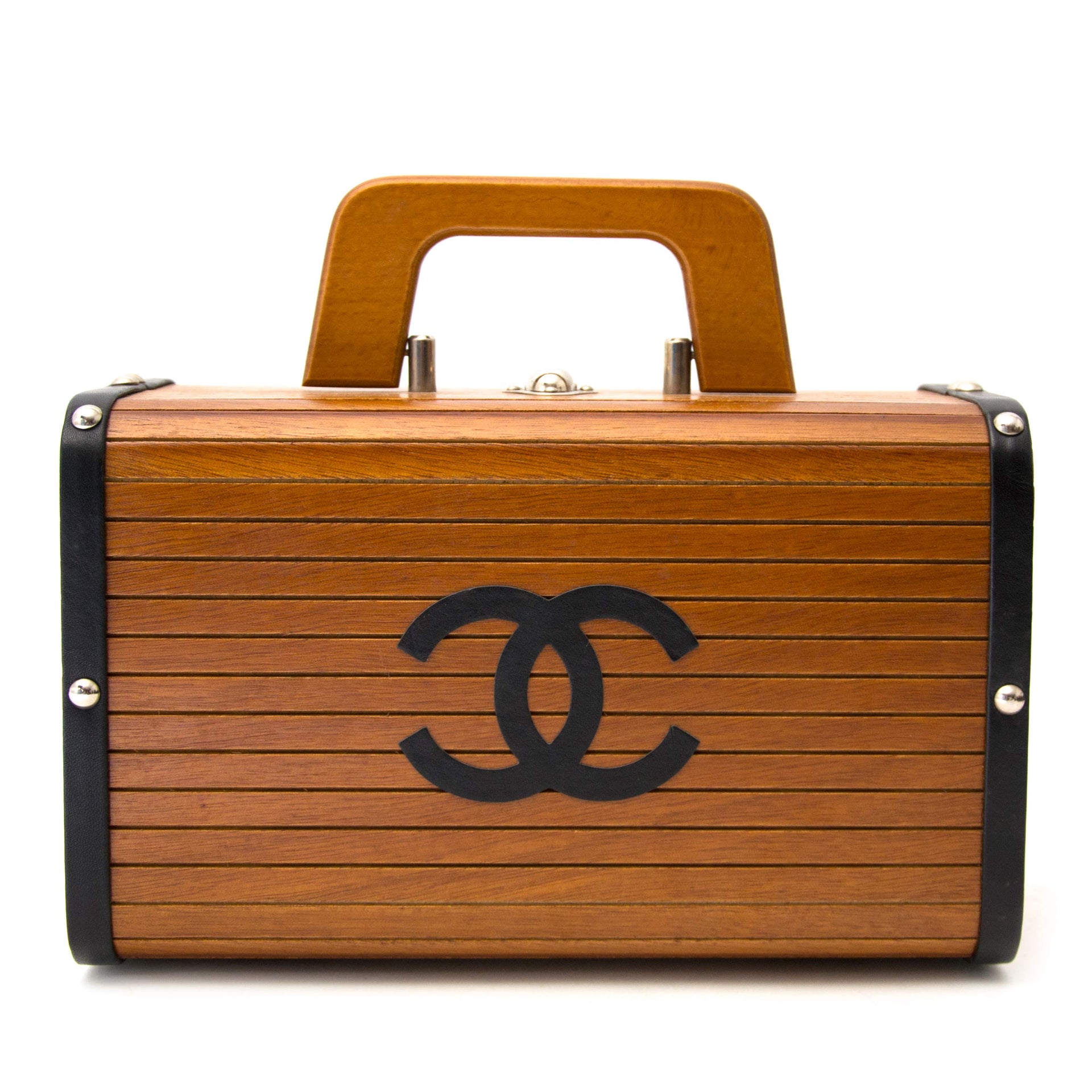 acheter en ligne ou boutique seconde main sac a main Chanel Limited Wooden Leather Trunk Case Handbag