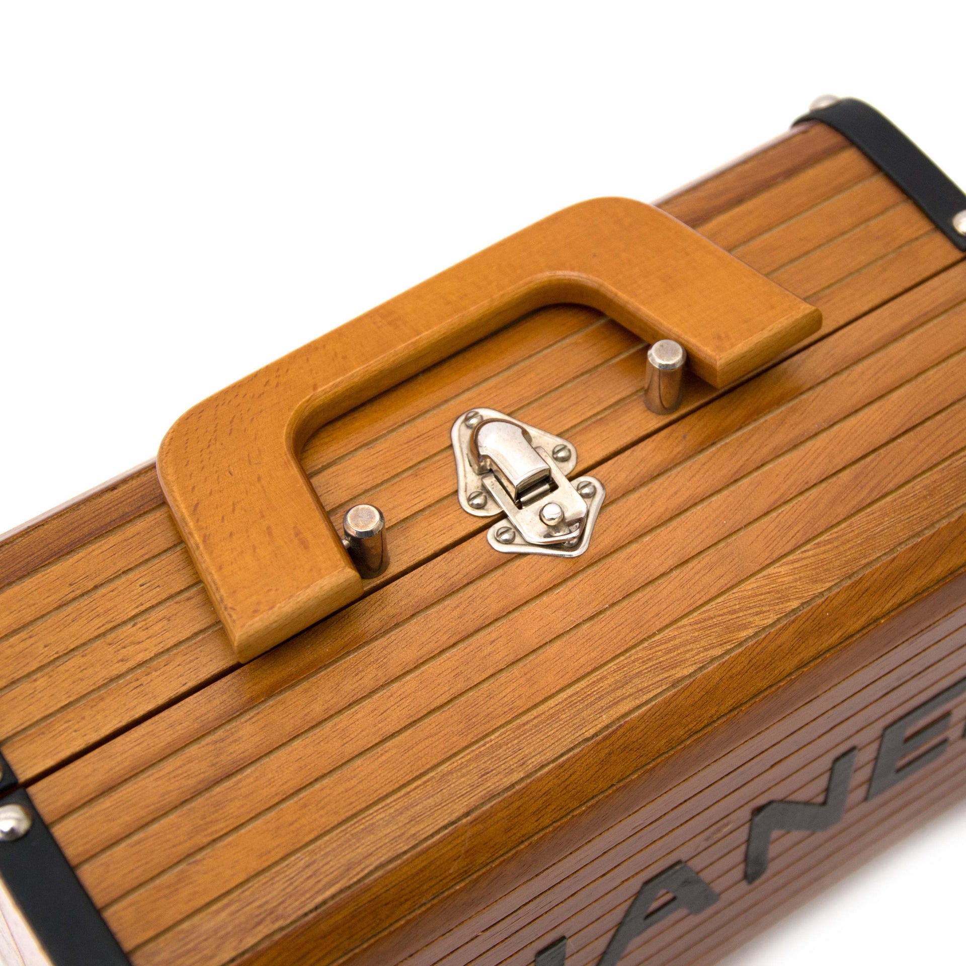 Chanel Limited Wooden Leather Trunk Case Handbagacheter en ligne seconde main pour le meillleur prix