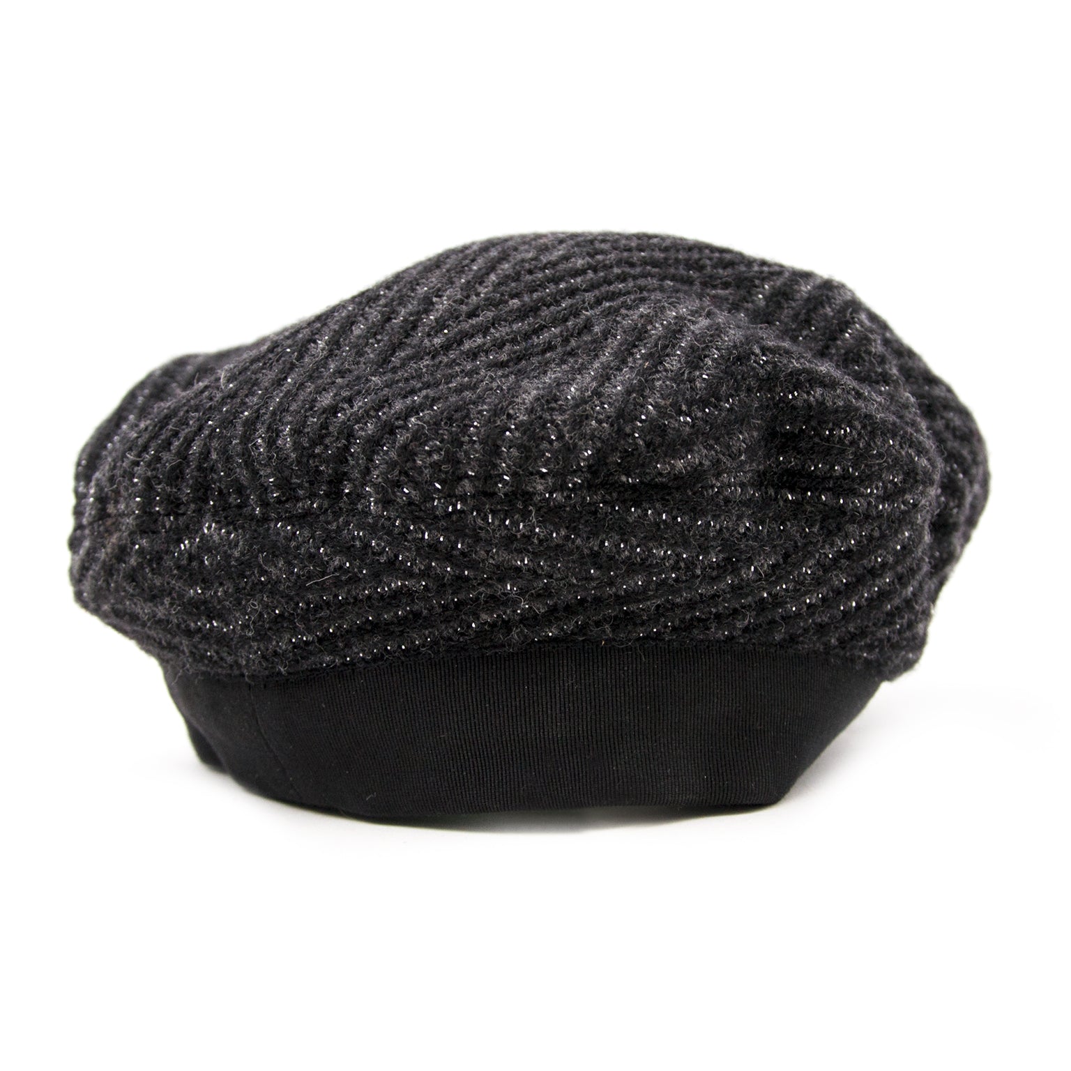 Now on www.labellov.com a real Chanel grey woolen beret without risk.