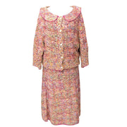 Buy an authentic secondhand Chanel set in pink tweed at the right price at LabelLOV vintage webshop. Safe and secure online shopping.