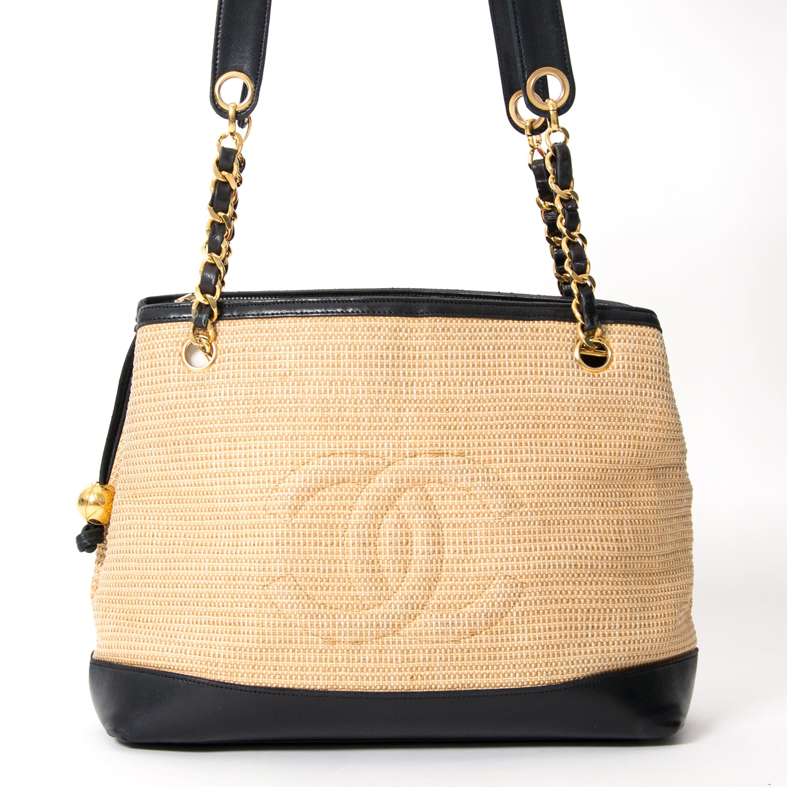 Chanel Woven Raffia Shoulderbag Designer bags secondhand online LabelLOV