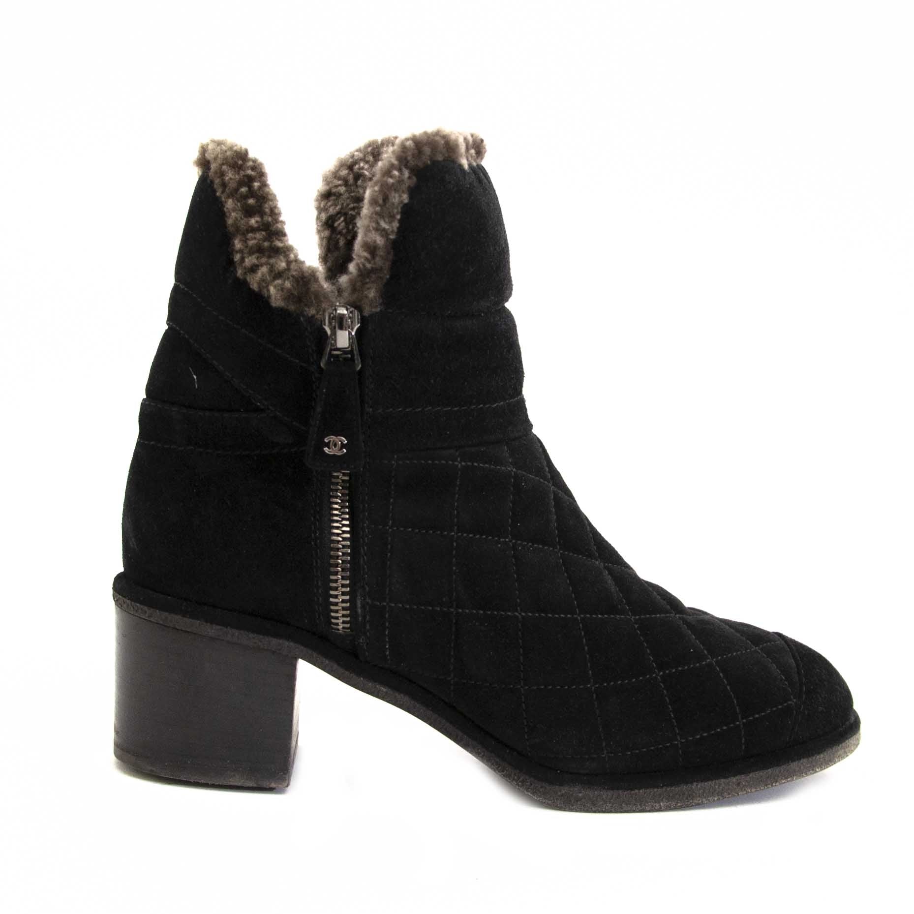 Chanel Black Velvet Boots - Size 38 Koop tweedehands schoenen laarzen booties Chanel vintage in België Antwerpen online