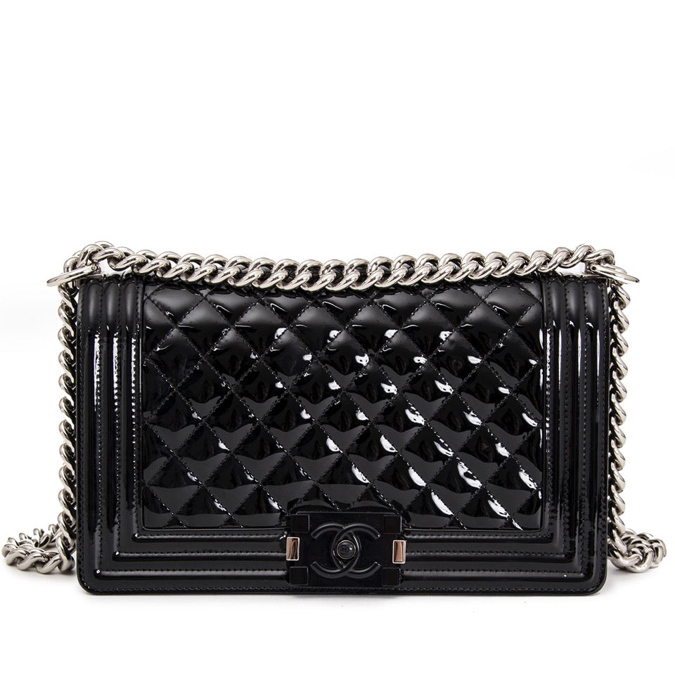 shop safe online at the best price your secondhand designer luxury like new Chanel Black patent Medium Boy Bag