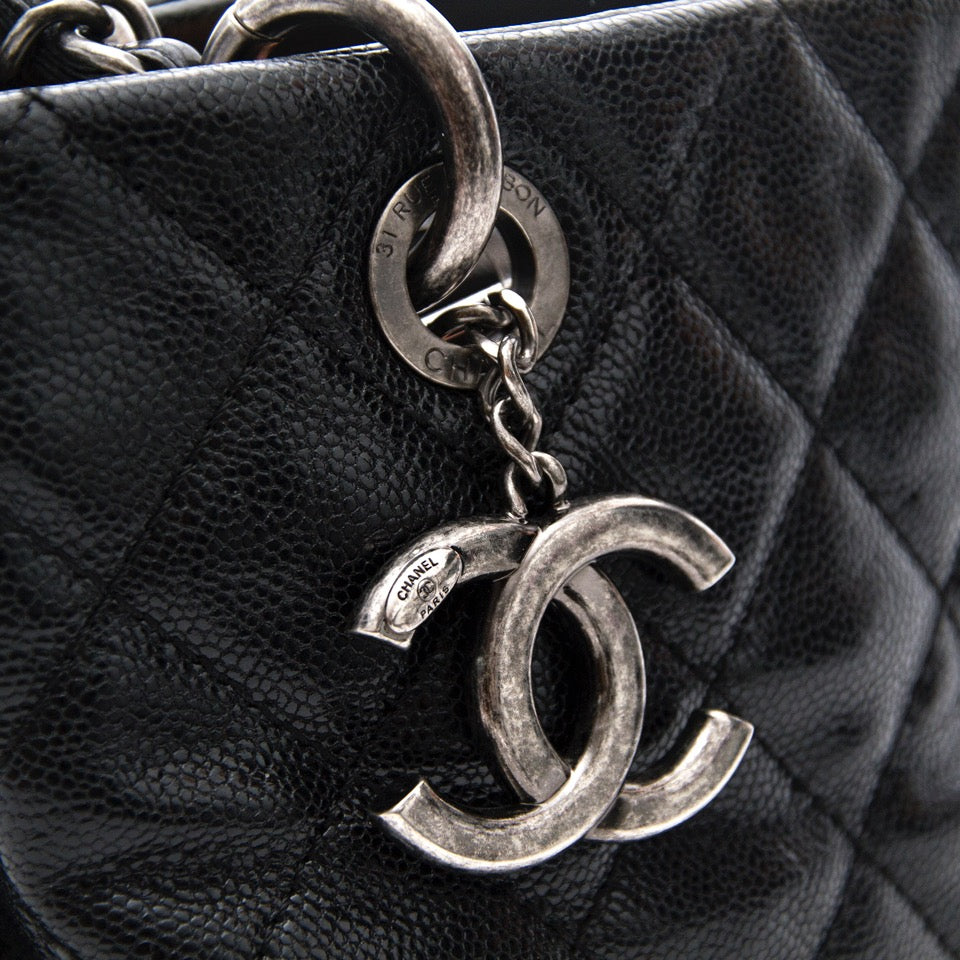 Chanel Black Distressed Leather Tote Bag aan de beste prijs online verkrijgbaar bij tweedehands webshop Labellov