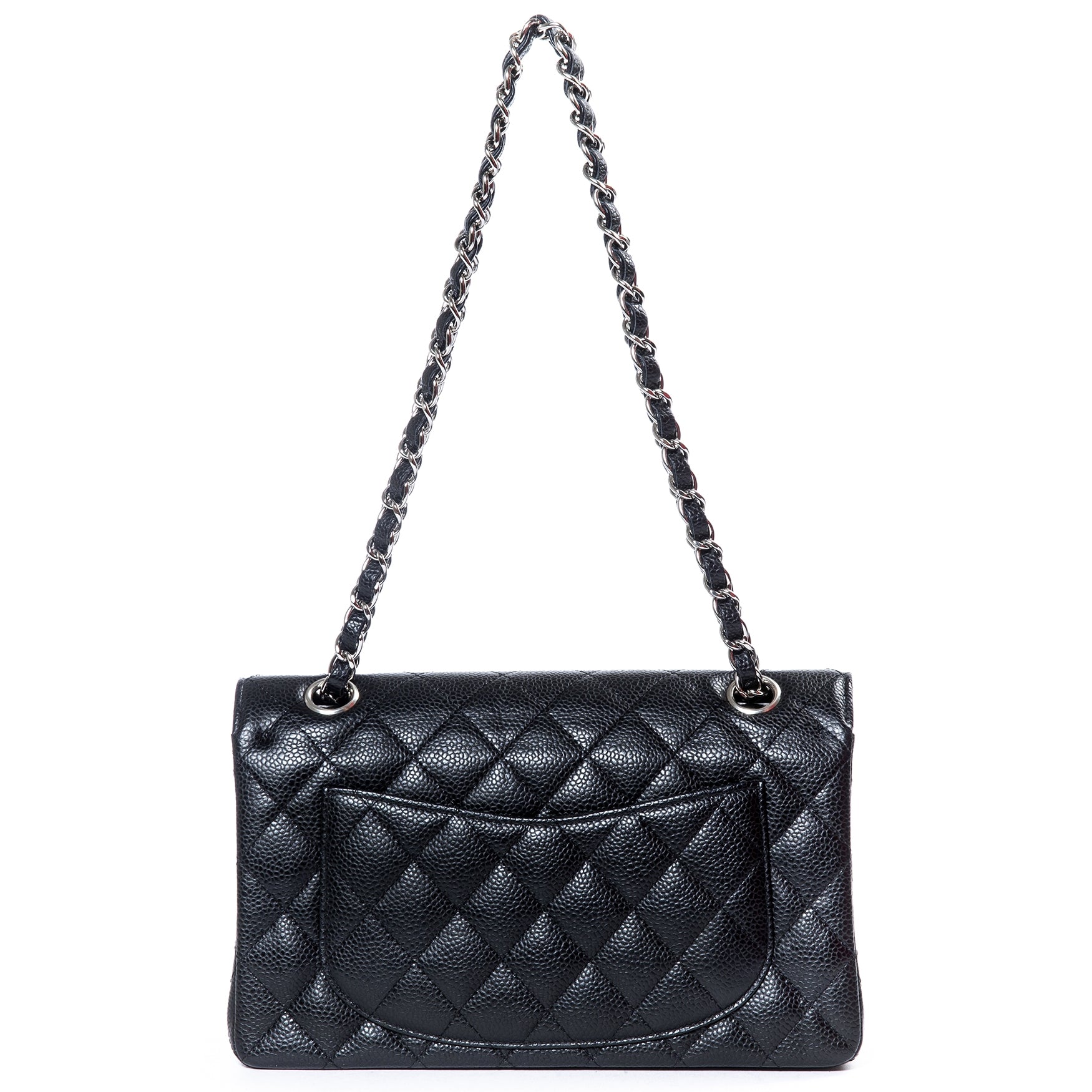 Sac à rabat classique petit modèle Chanel en cuir grainé noir, finition argentée