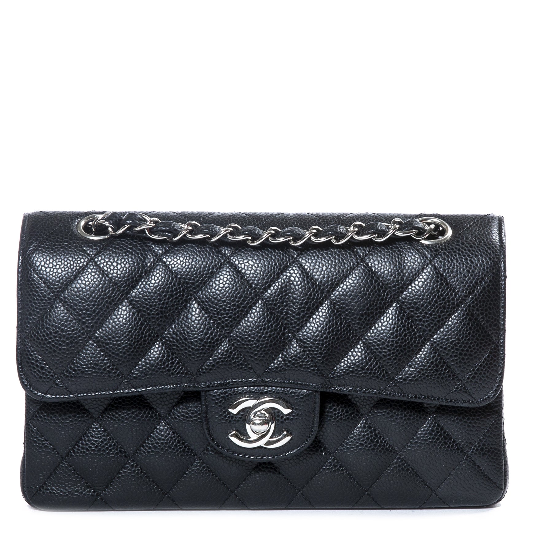 Sac à rabat classique petit modèle Chanel en cuir grainé noir, finition argentée