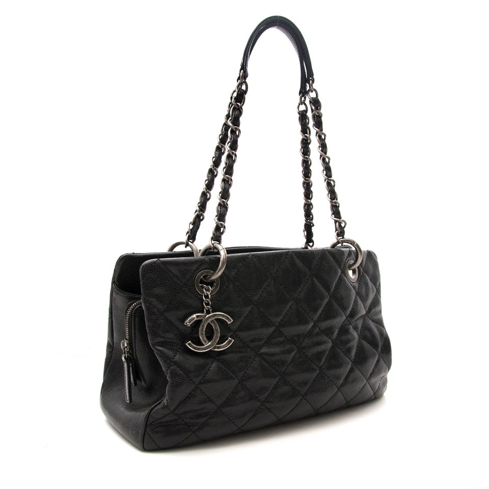 Acheter secure en ligne votre sac a mains designer Chanel en cuir noir pour le meilleur prix