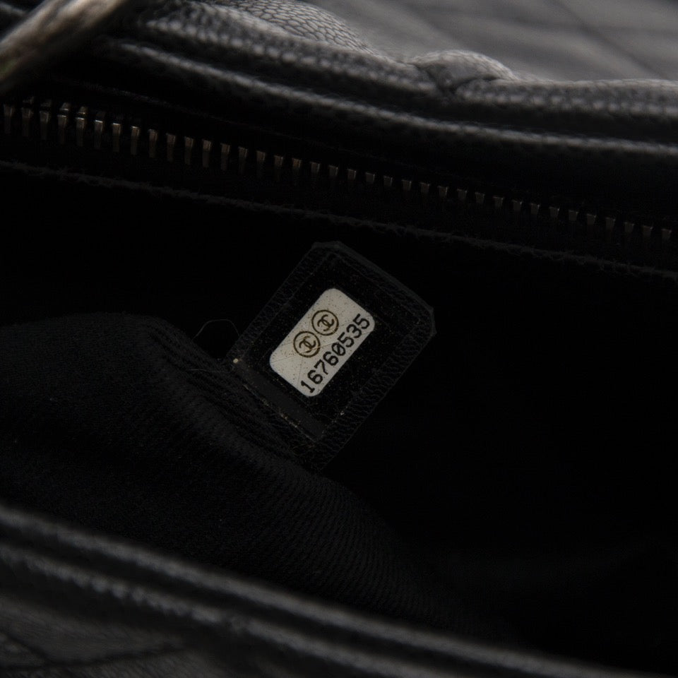 Wij kopen en verkopen uw designer handtassen Chanel Black Distressed Leather Tote Bag