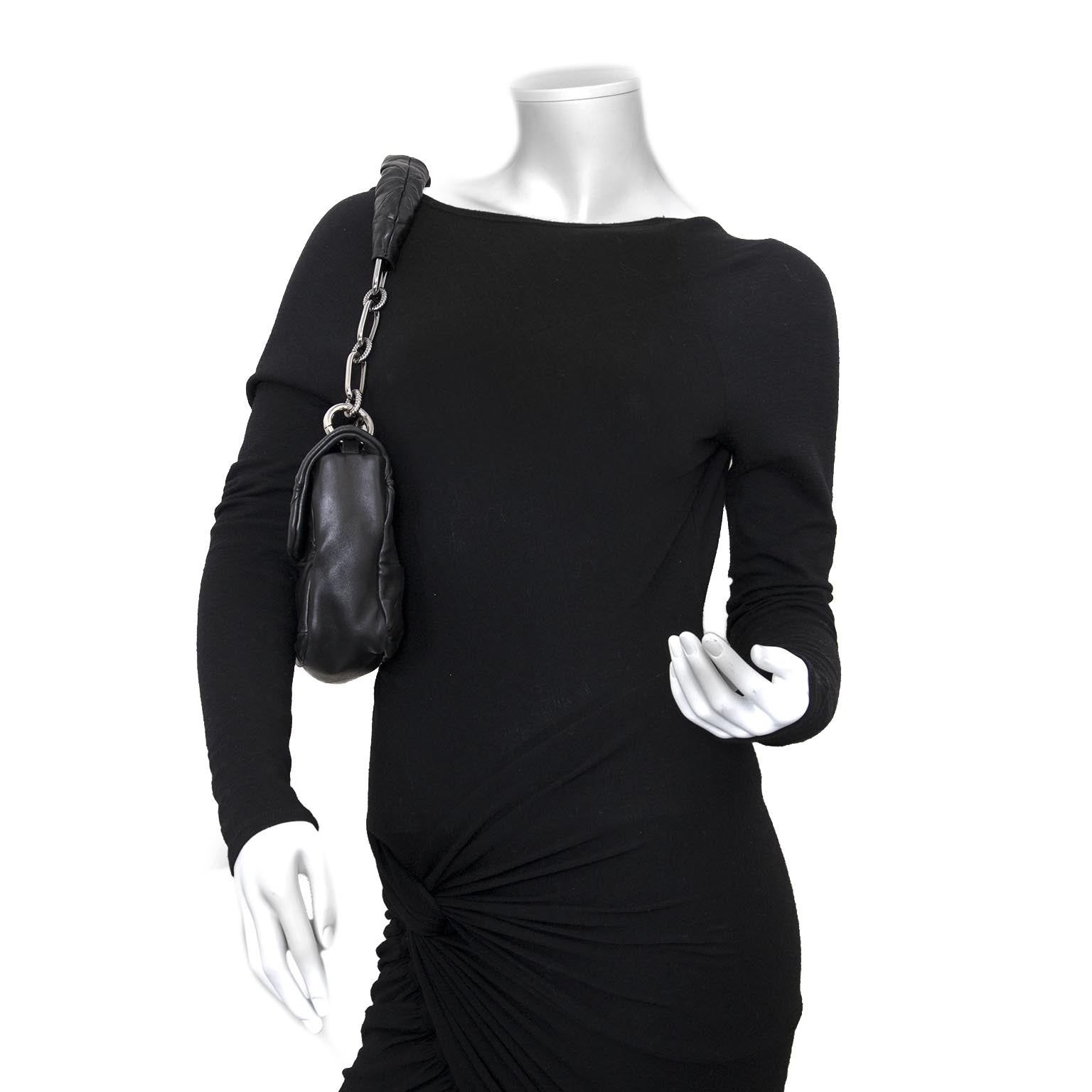 achetez Chanel Black Leather Origami Flap Bag et payez secure on ligne