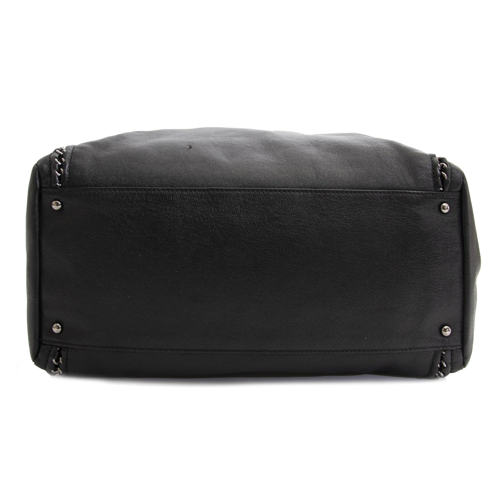 labellov vintage fashion webshop with designer handbags like chanel, hermès and louis vuitton