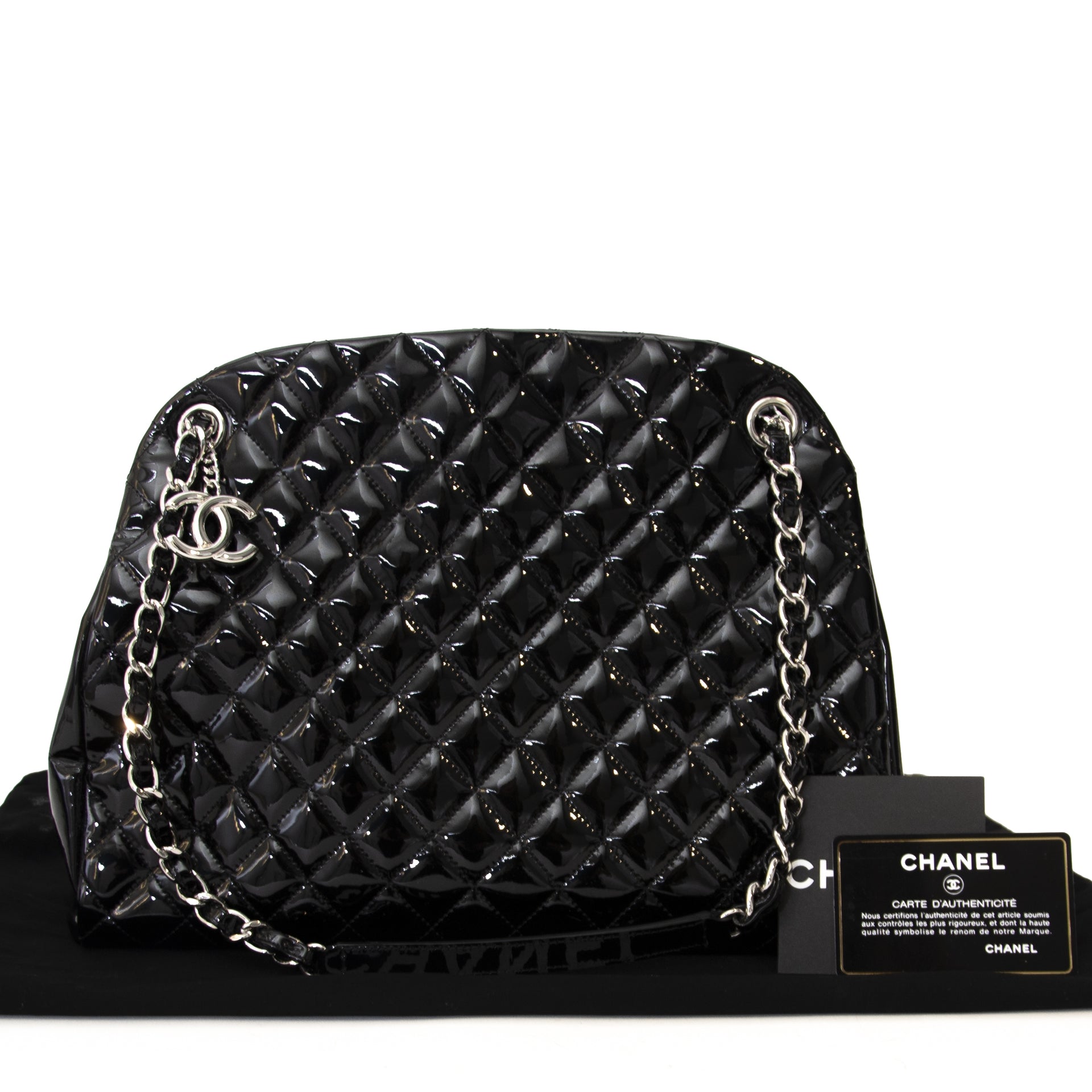 Chanel Black Patent Leather Quilted Bag. Chanel tweedehands tas authentiek bij LabelLOV. Chanel in Antwerpen. Trend.