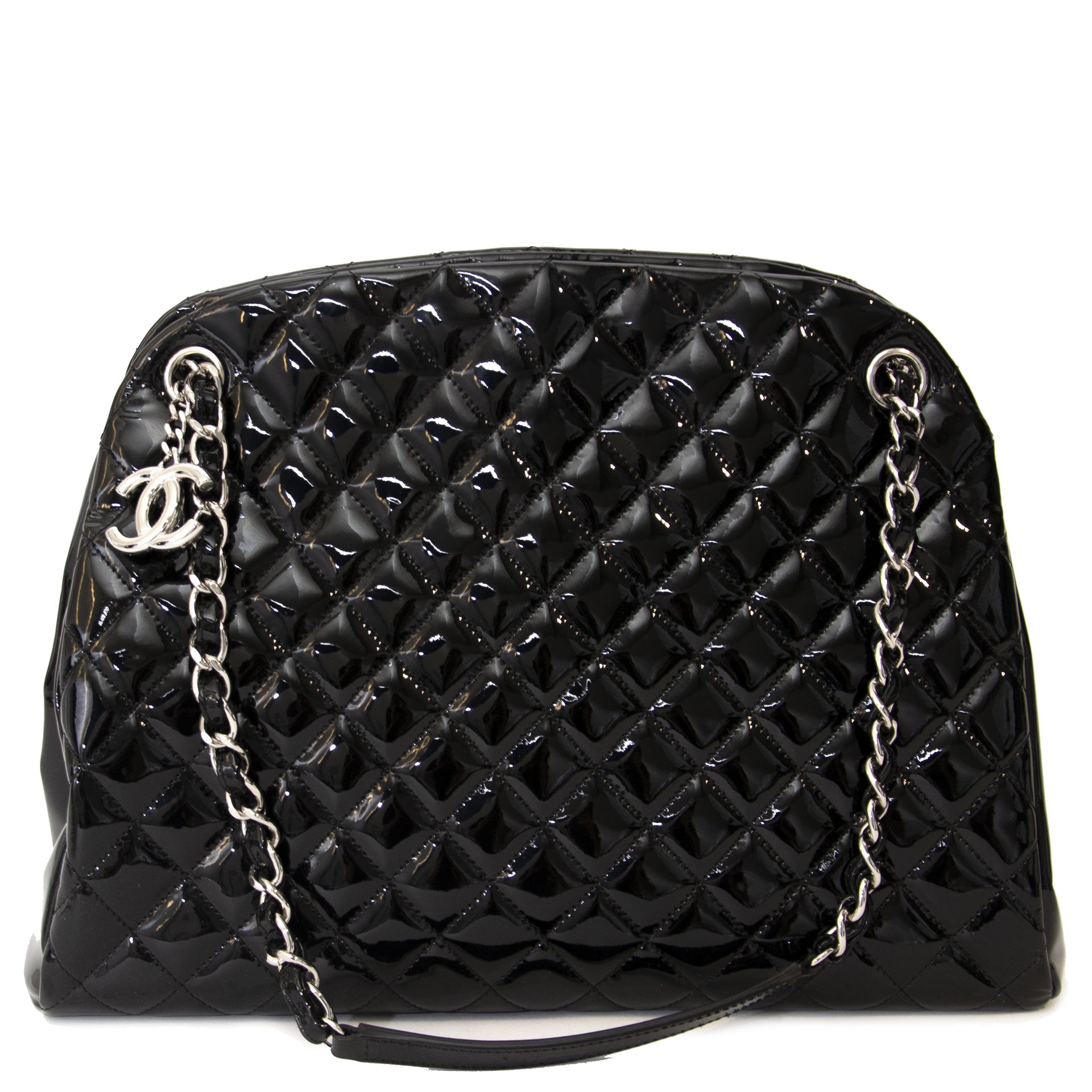 Chanel Black Patent Leather Quilted Bag. Patent Leather Chanel bag secondhand at LabelLOV. Fair price. Safe payment.