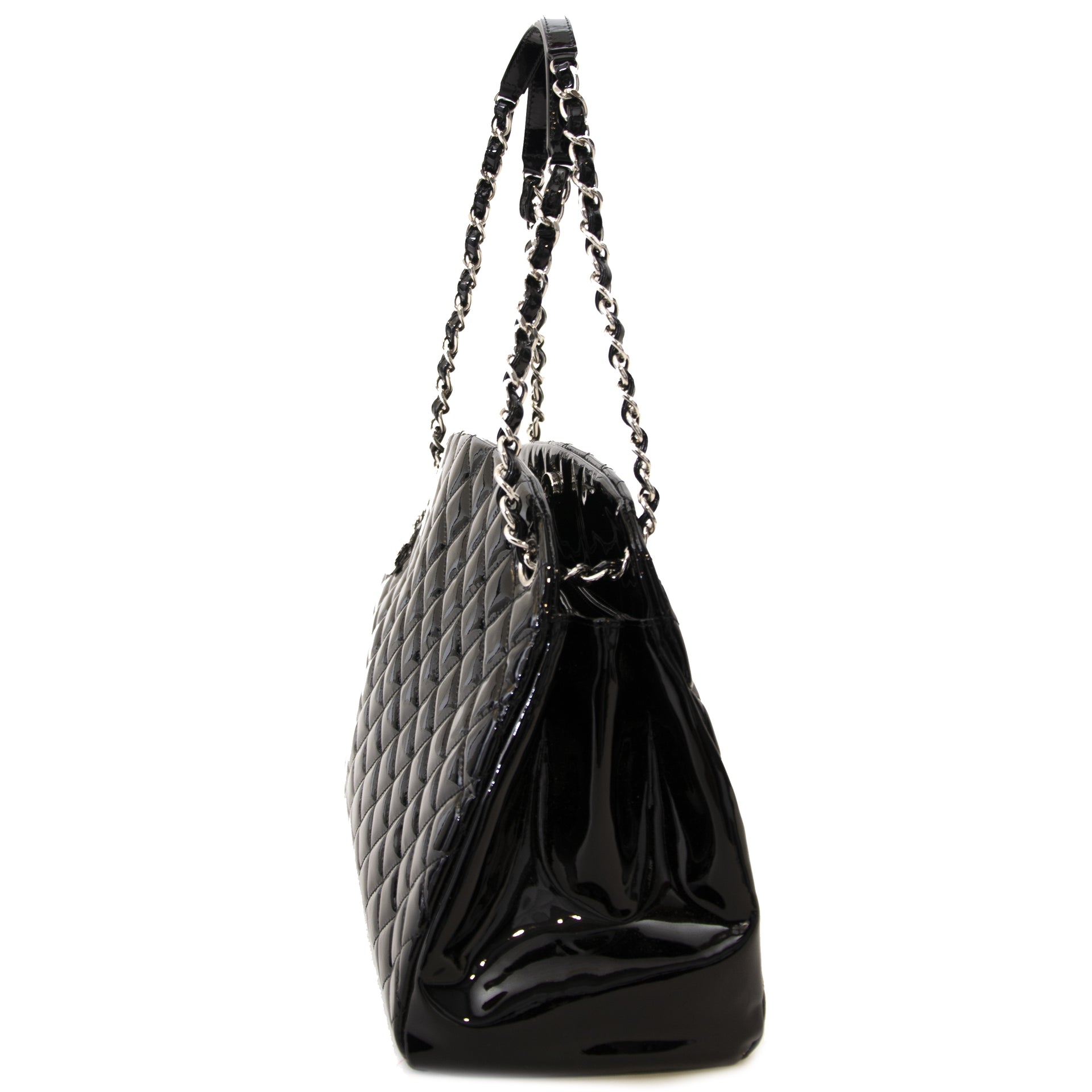 Chanel Black Patent Leather Quilted Bag. Chanel tweedehands tas authentiek bij LabelLOV. Chanel in Antwerpen. Trend.