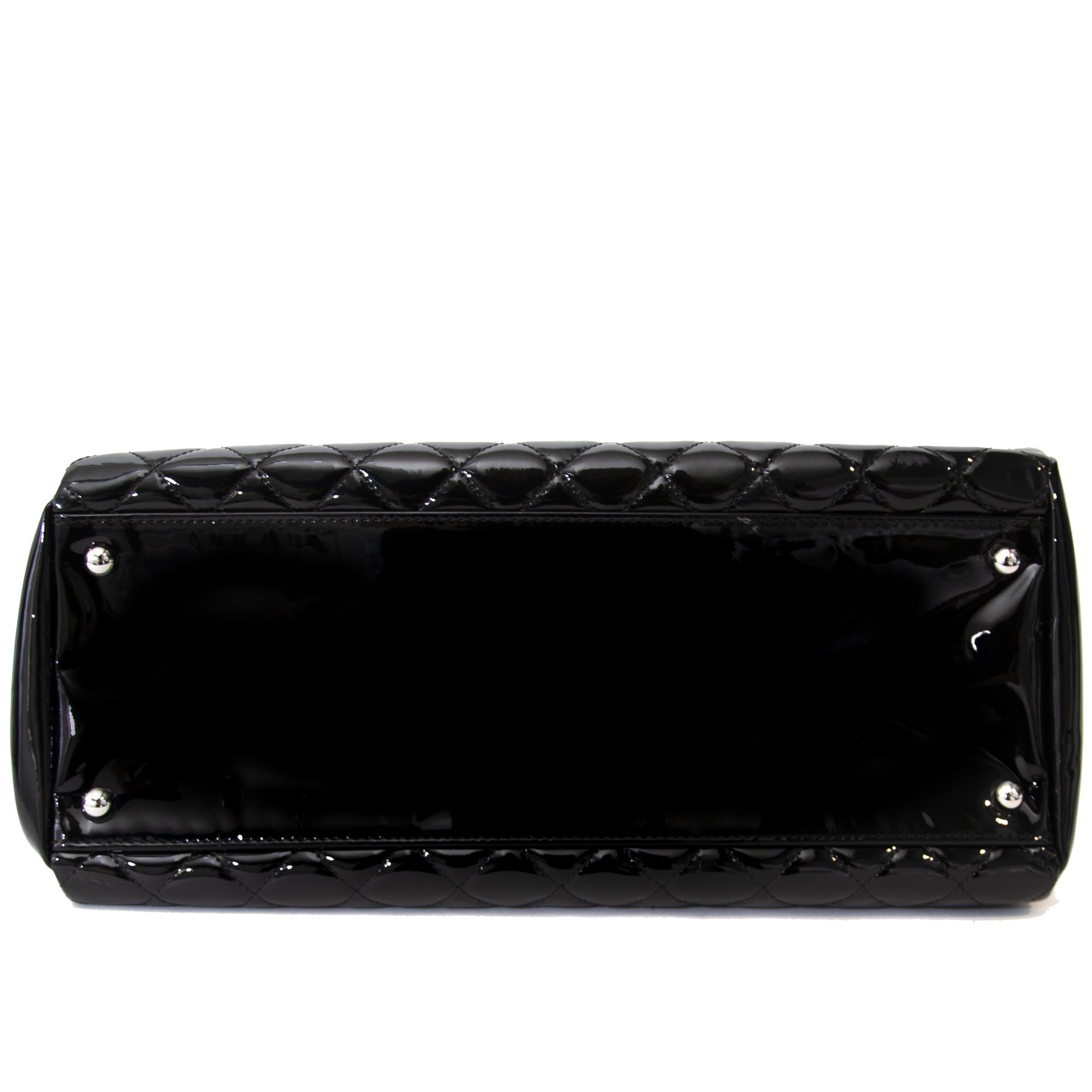Chanel Black Patent Leather Quilted Bag. Acheter en ligne des sac a mains de LabelLOV, Anvers. Paiement sécurisé.