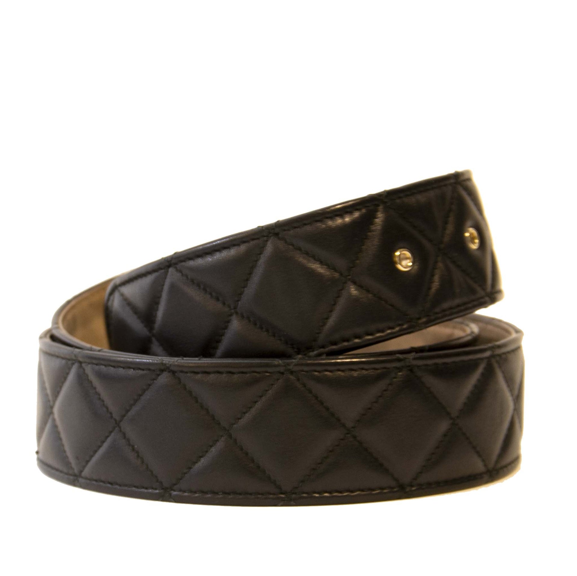 Chanel Quilted Black Leather Belt - SIZE 95. Koop tweedehands authentieke chanel riem bij LabelLOV Antwerpen.
