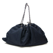 Bent u op zoek naar een designer handtas in stof? Chanel heeft de mooiste stuks, nu te koop bij Labellov