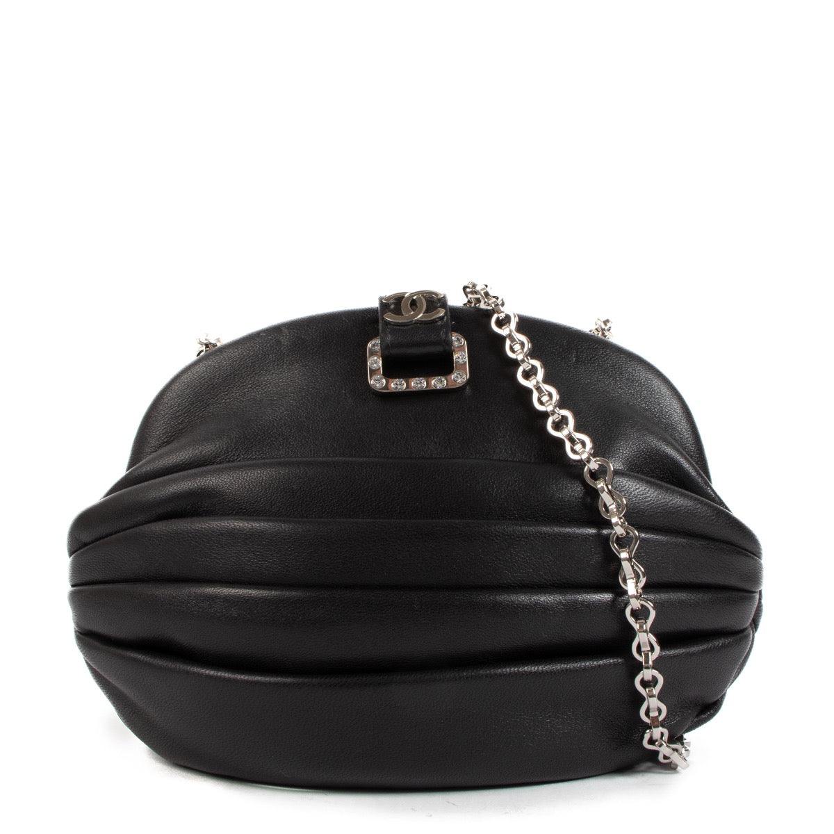 Shop safe online at Labellov in Antwerp, Knokke or Brussels this 100% authentic second hand Chanel Black Lambskin Leather Crossbody Evening Bag