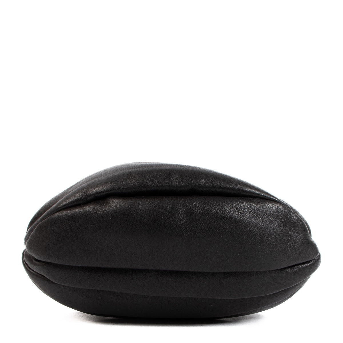 Shop safe online at Labellov in Antwerp, Knokke or Brussels this 100% authentic second hand Chanel Black Lambskin Leather Crossbody Evening Bag